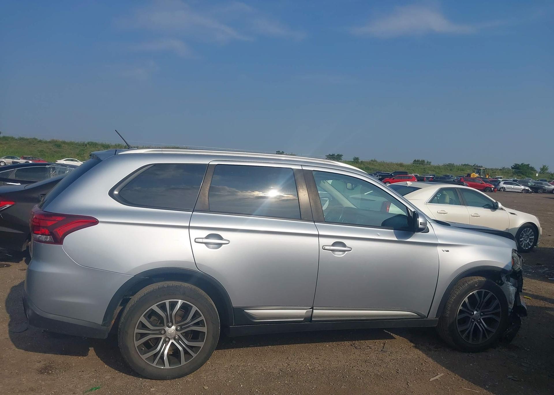 2016 MITSUBISHI OUTLANDER SE