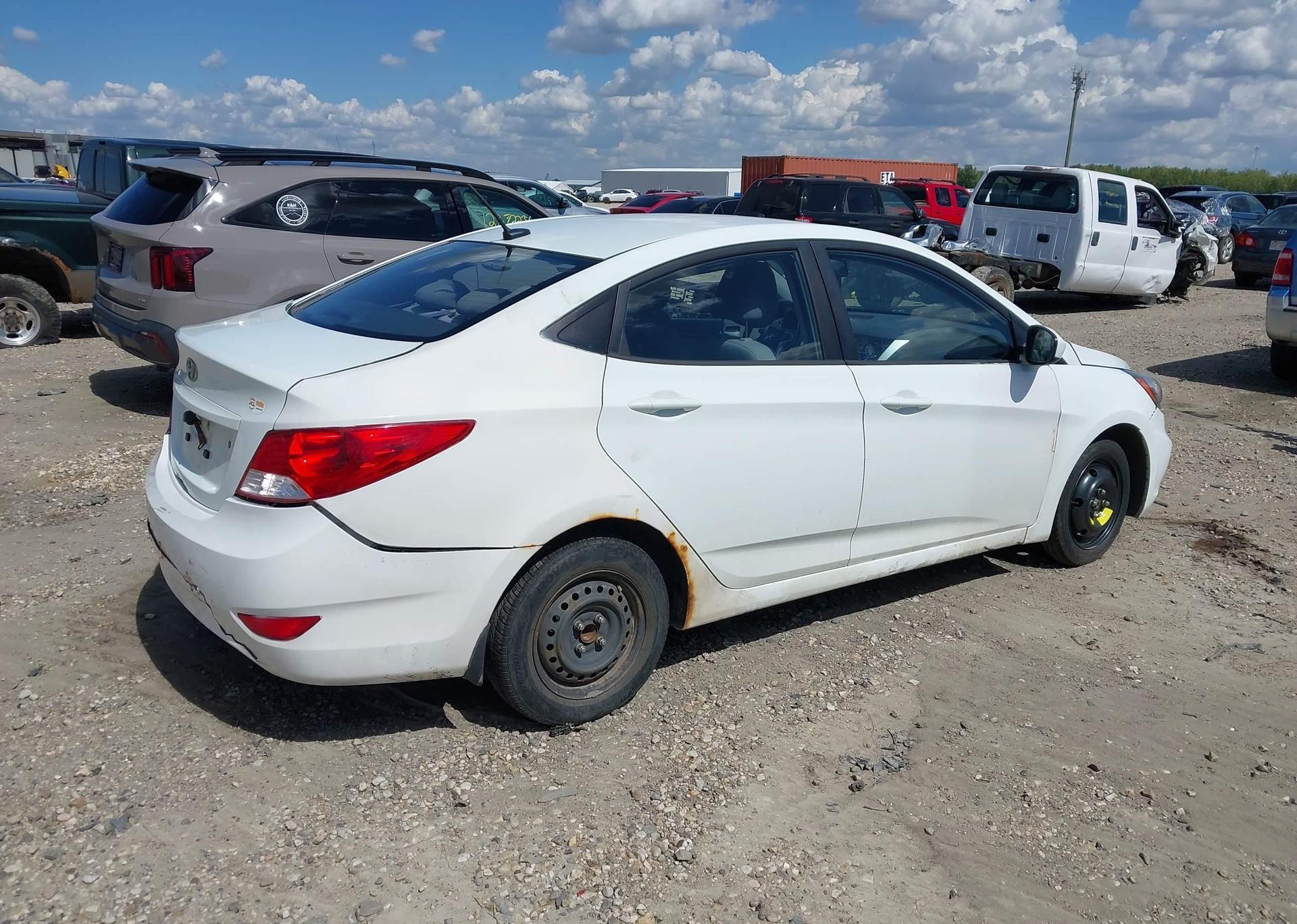 2012 HYUNDAI ACCENT GL