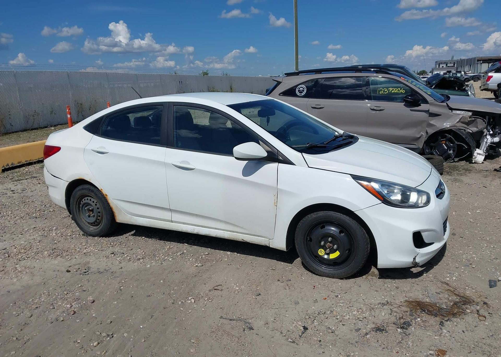 2012 HYUNDAI ACCENT GL