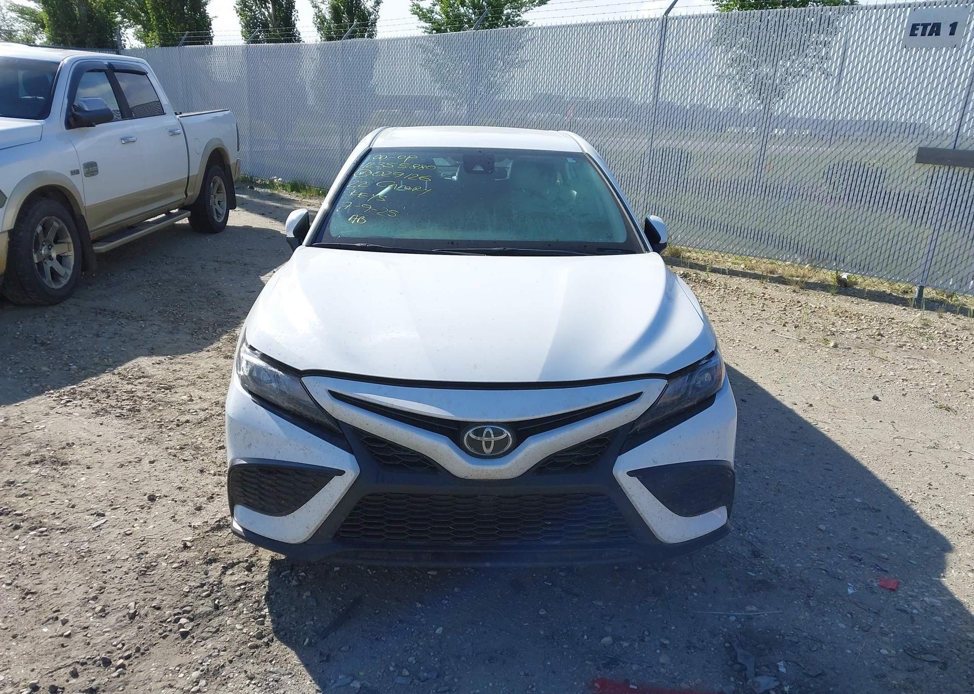 2022 TOYOTA CAMRY SE