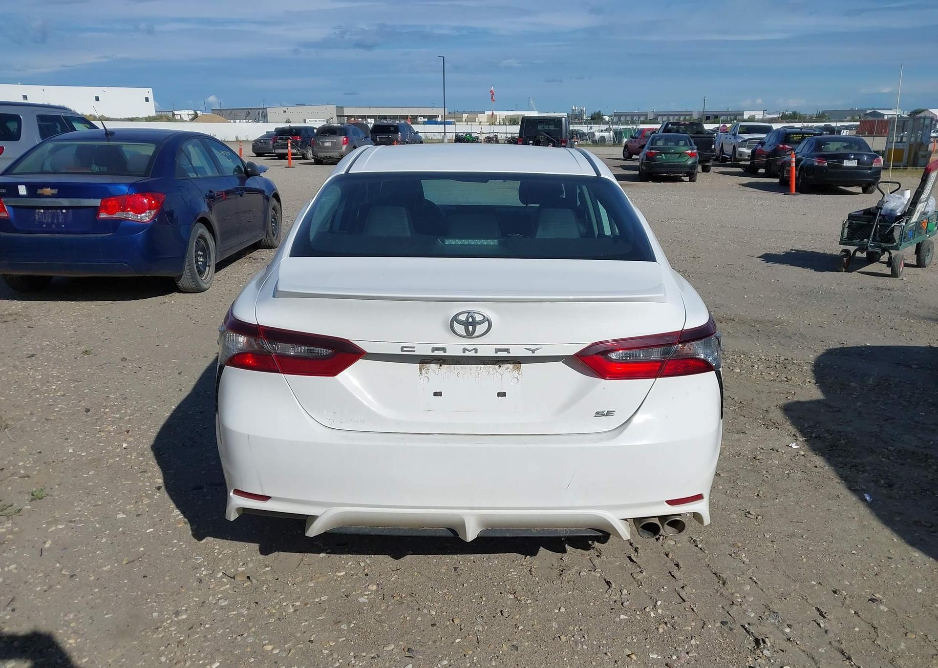 2022 TOYOTA CAMRY SE