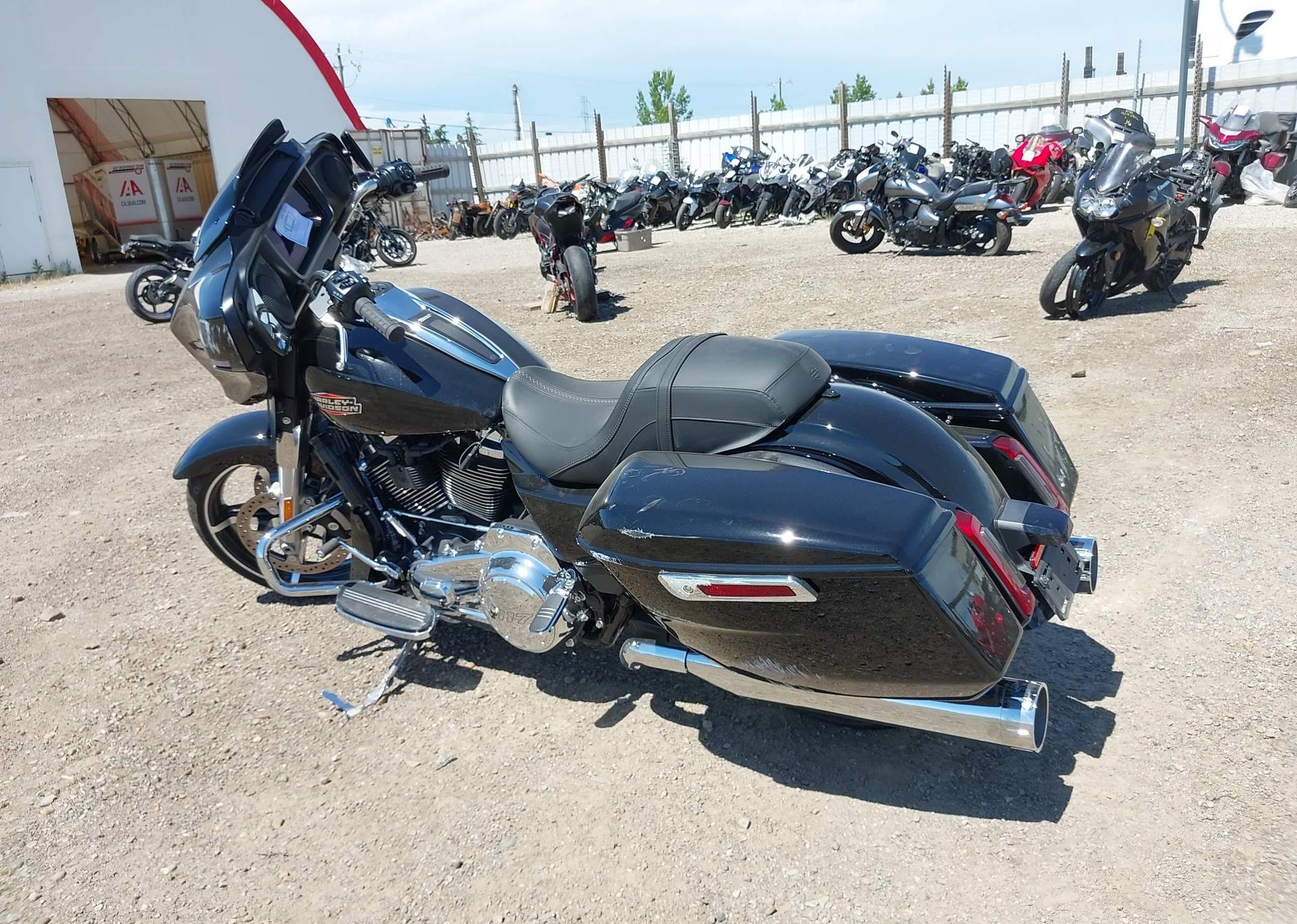 2025 HARLEY-DAVIDSON FLHX