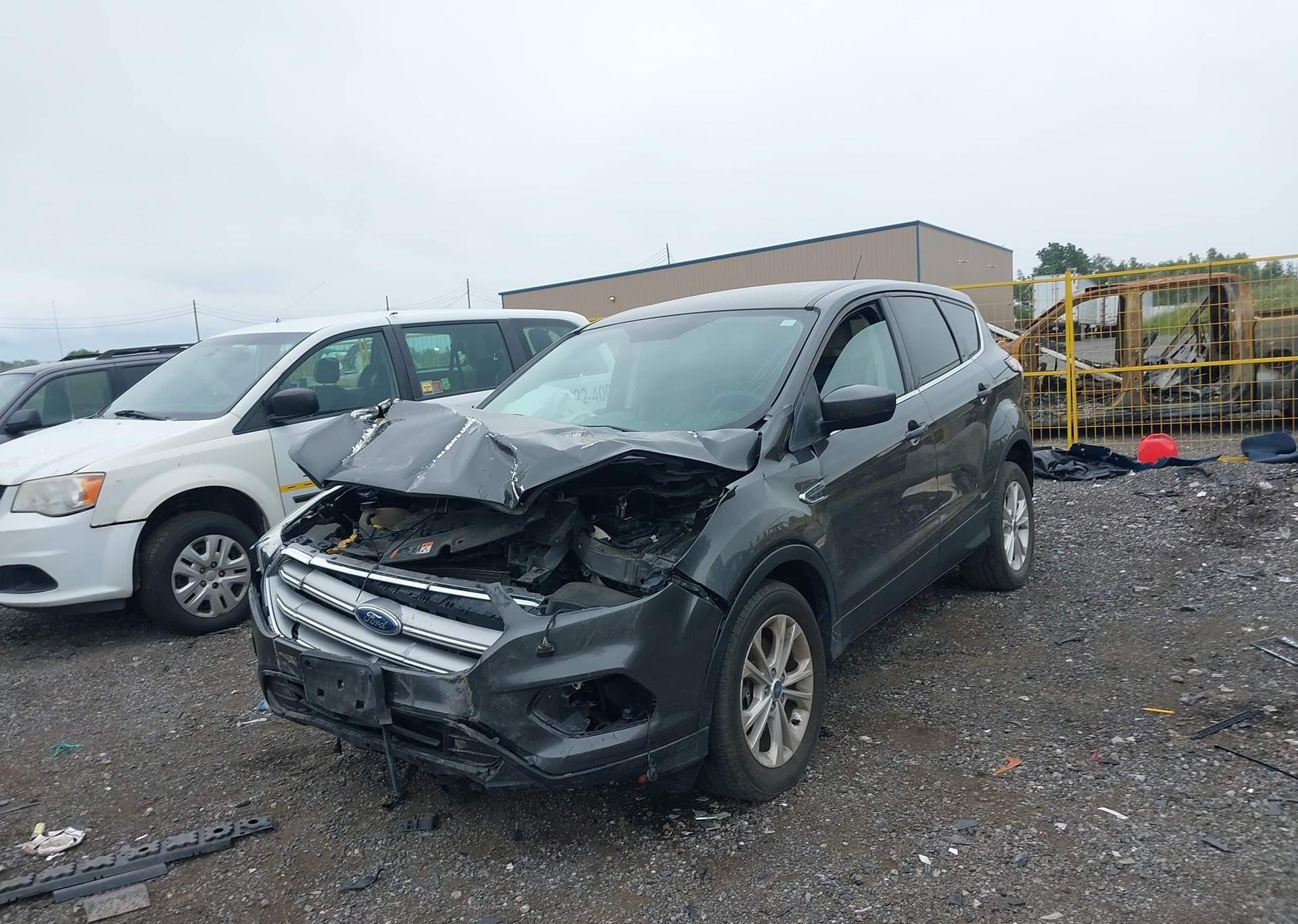 2017 FORD ESCAPE SE