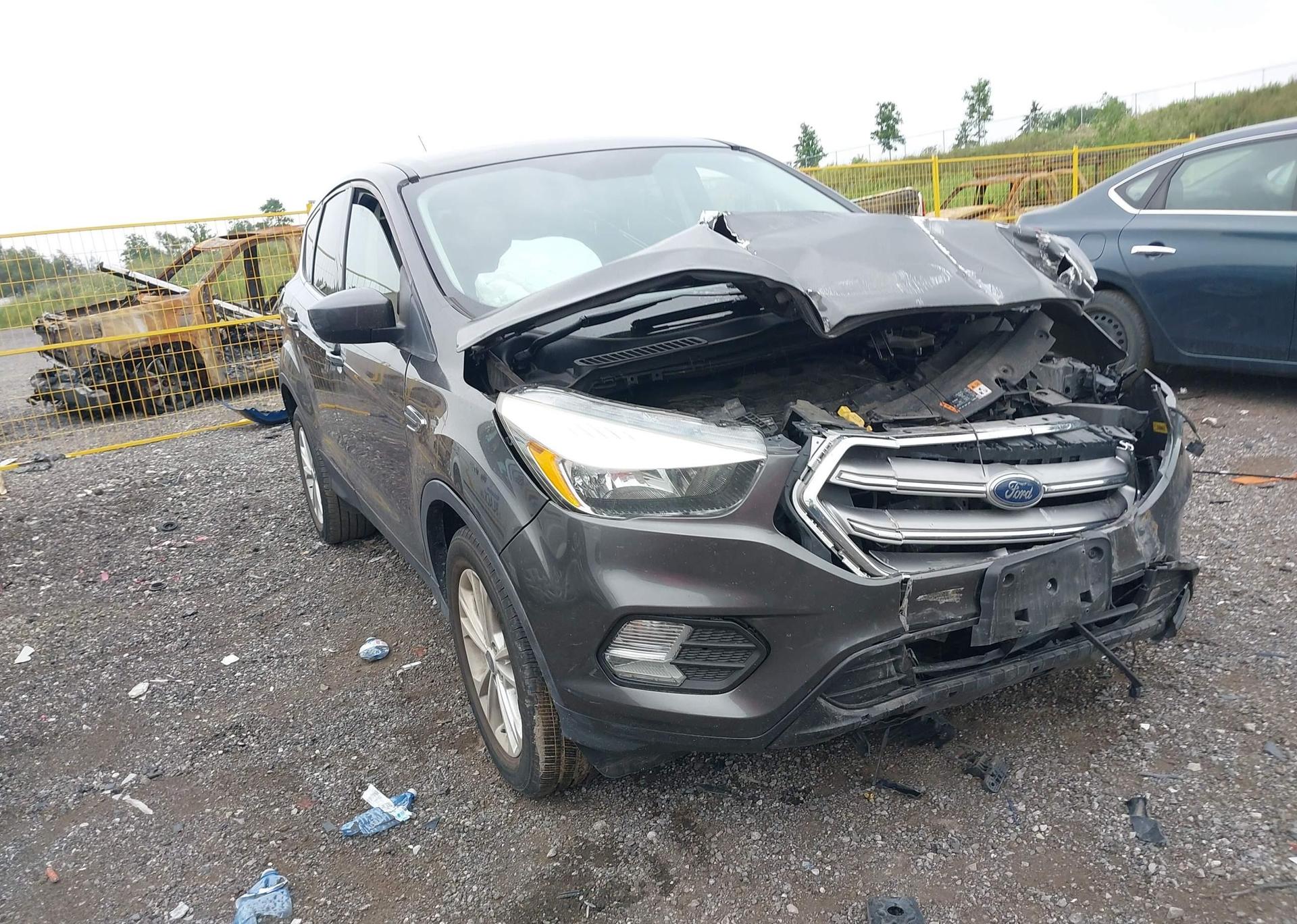 2017 FORD ESCAPE SE