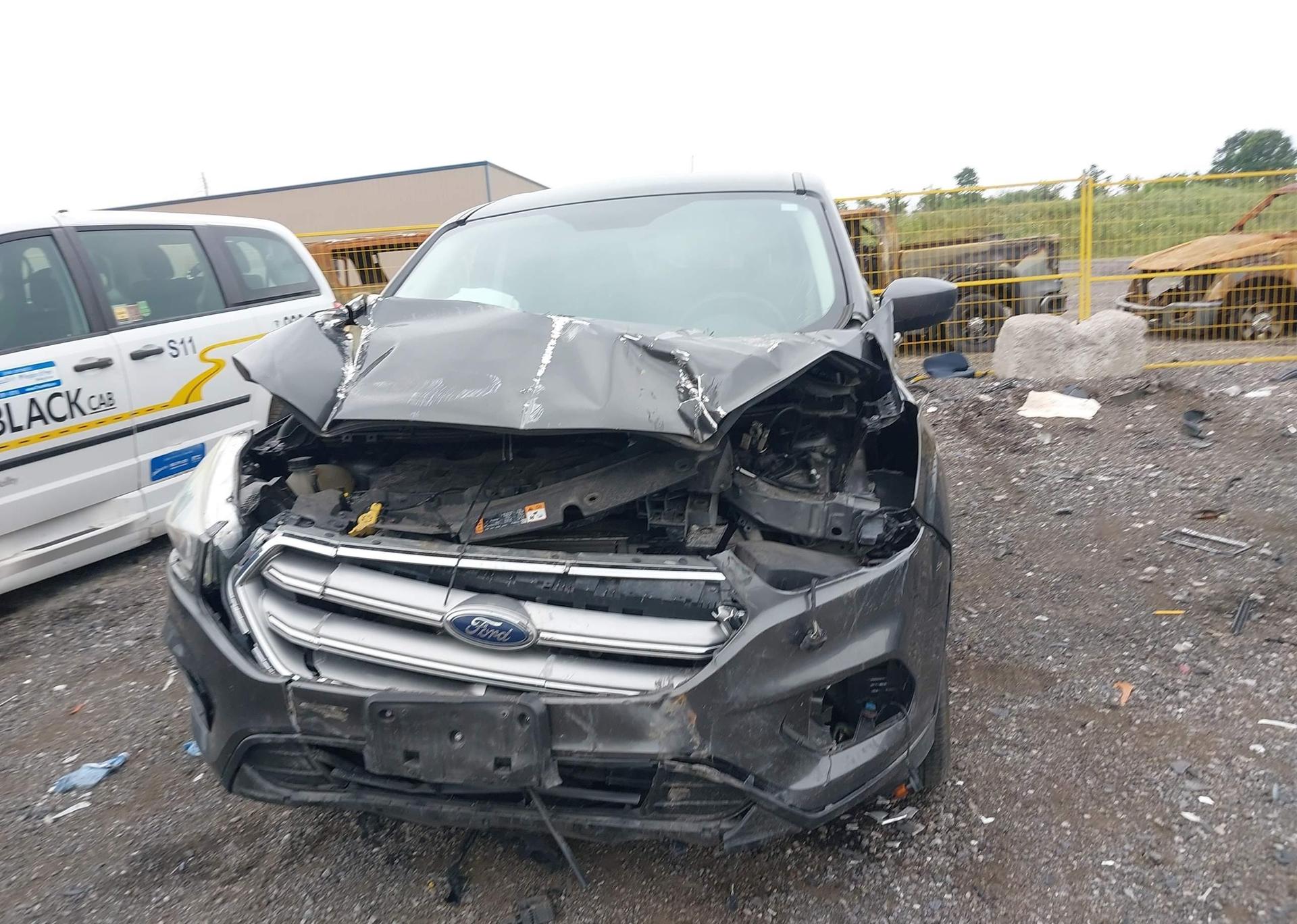 2017 FORD ESCAPE SE