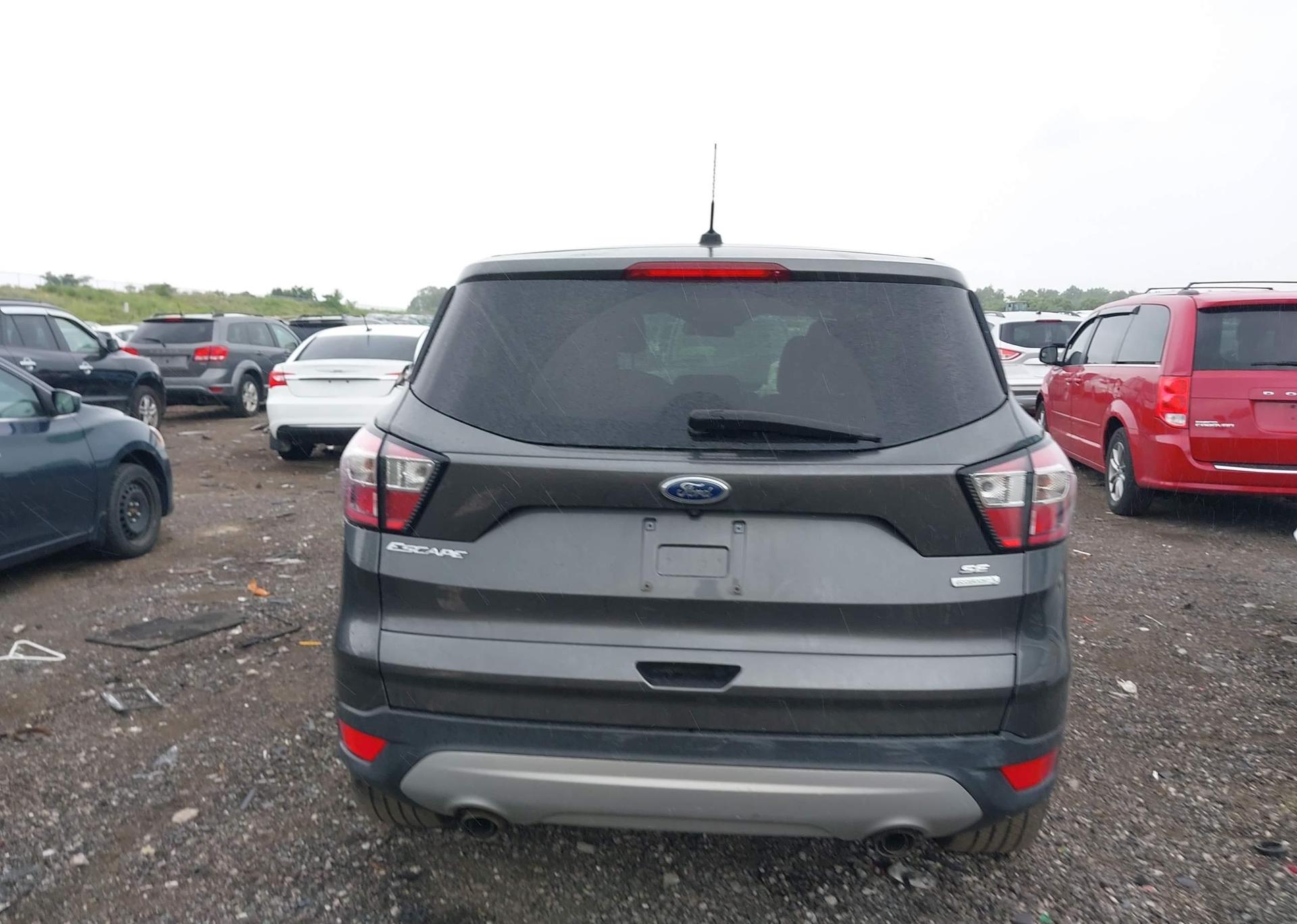 2017 FORD ESCAPE SE