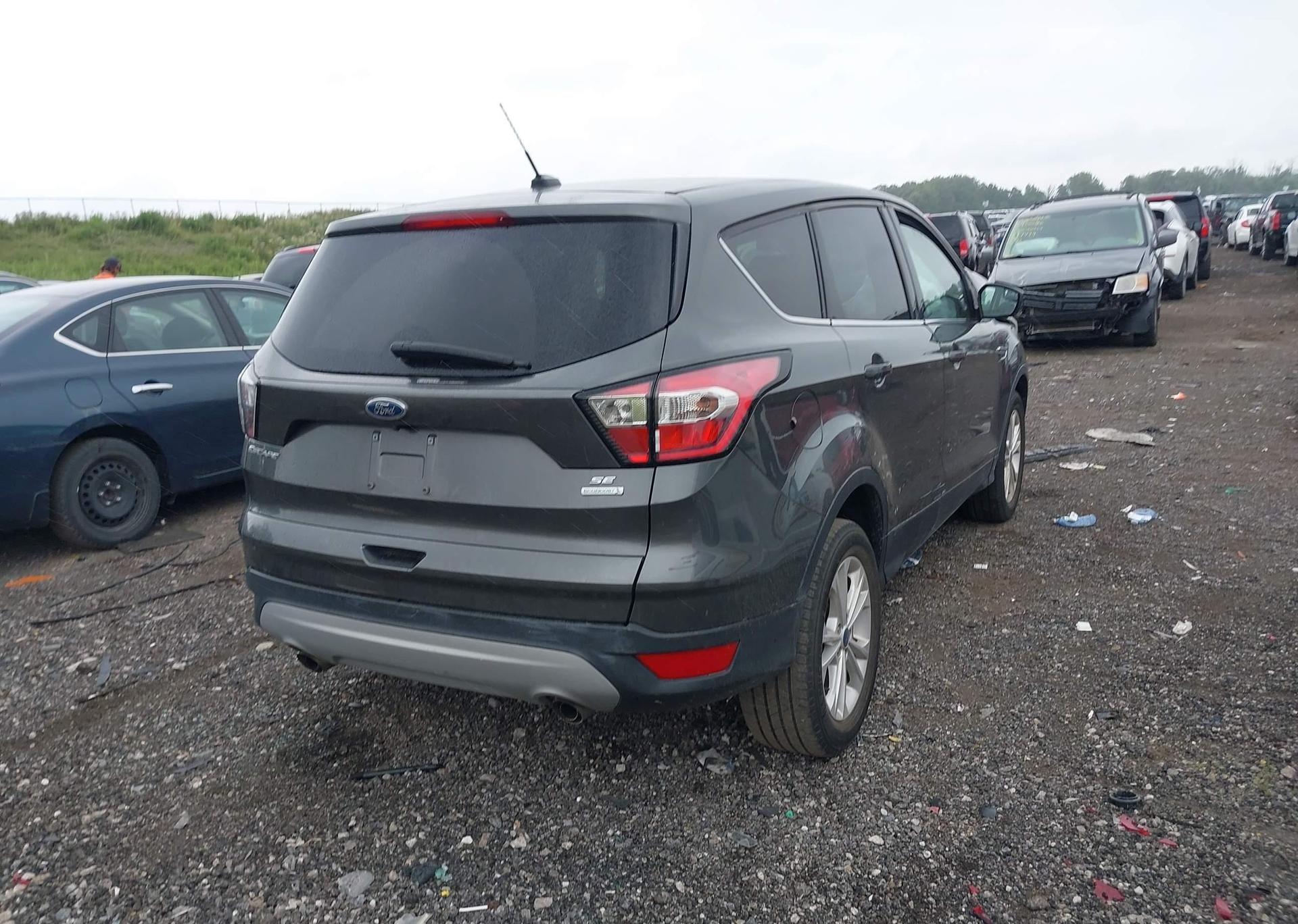 2017 FORD ESCAPE SE