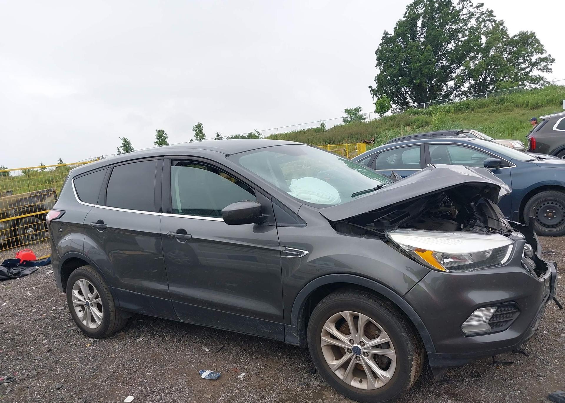 2017 FORD ESCAPE SE