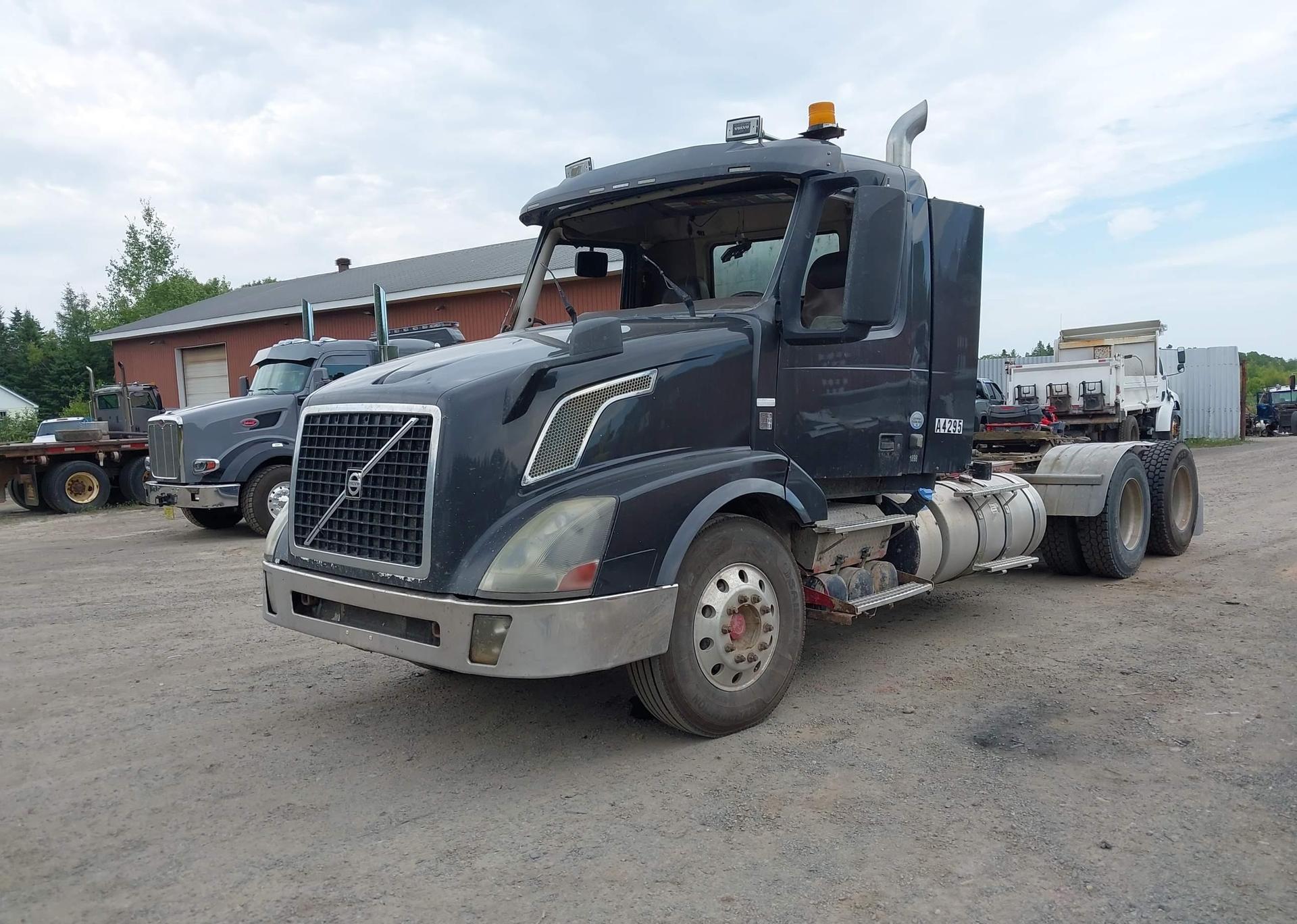 2015 VOLVO VN VNL