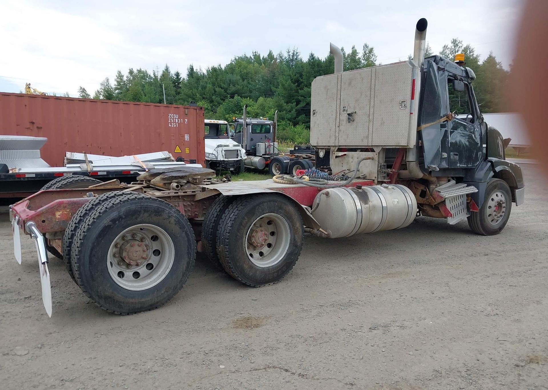2015 VOLVO VN VNL