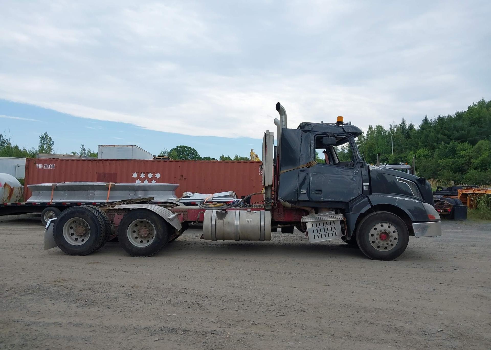 2015 VOLVO VN VNL