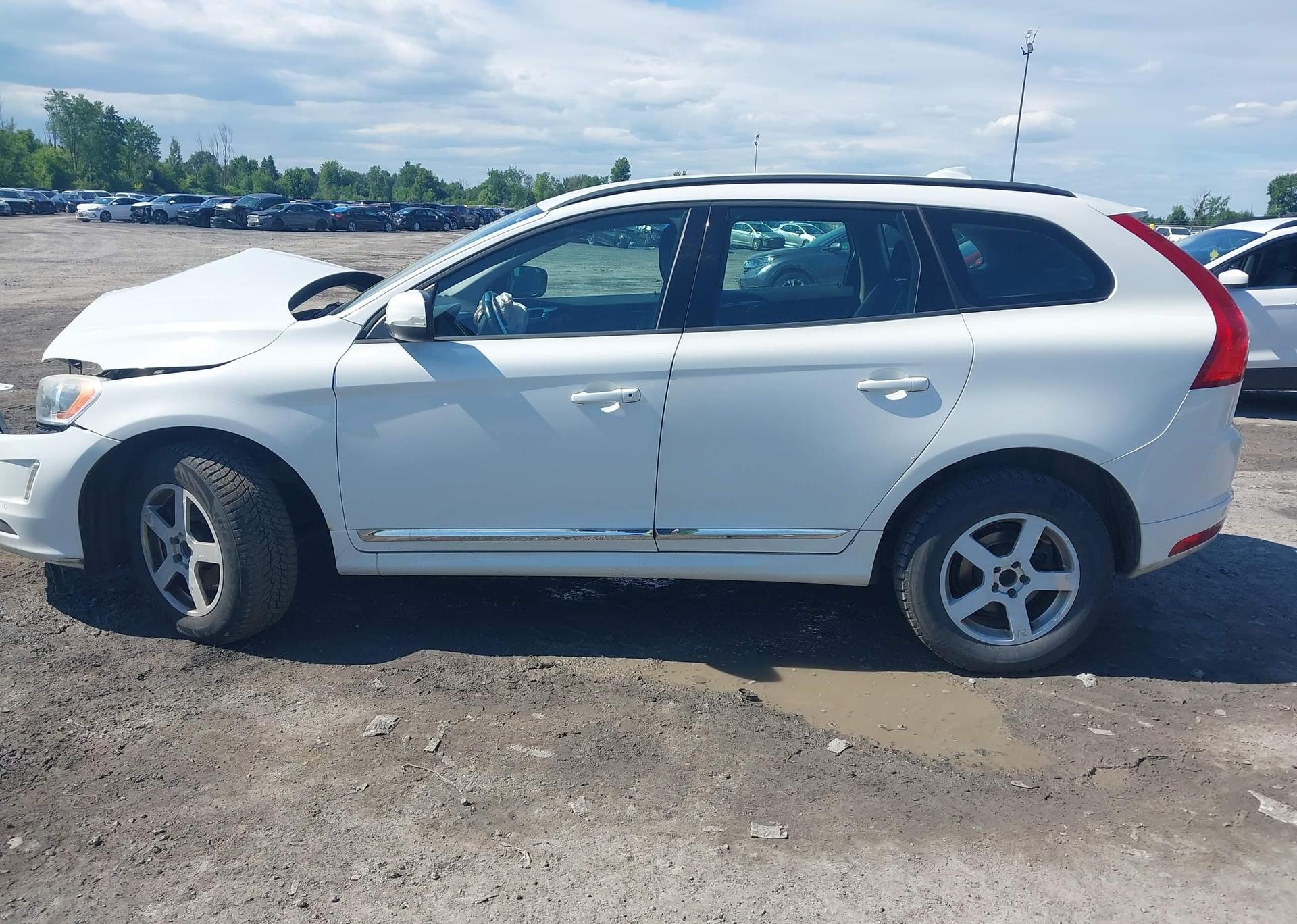 2015 VOLVO XC60 T5