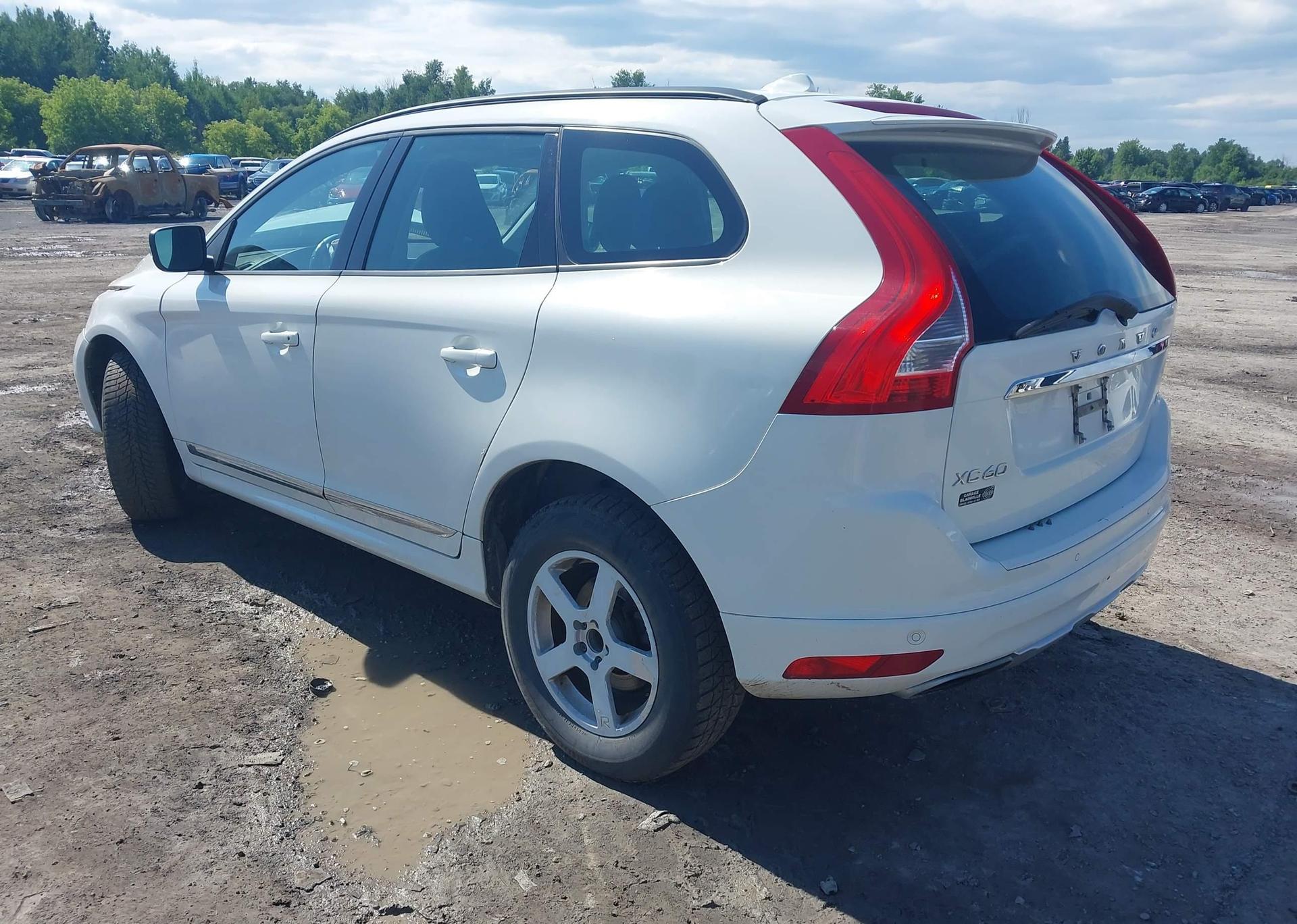 2015 VOLVO XC60 T5