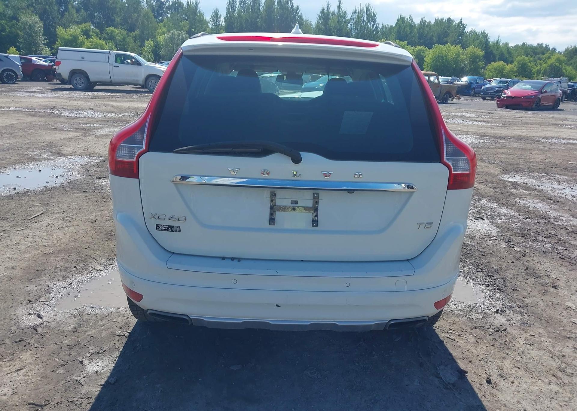 2015 VOLVO XC60 T5