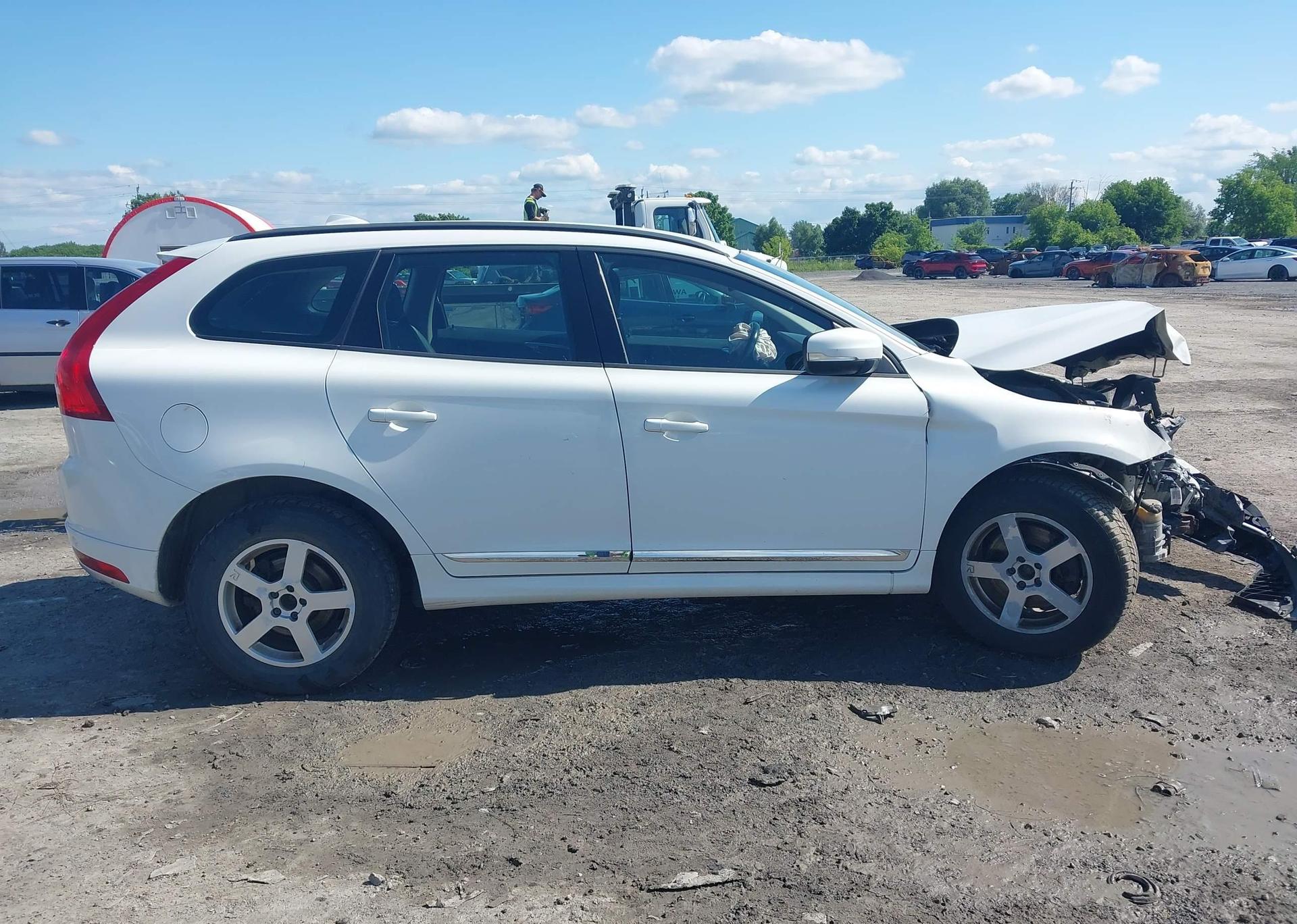 2015 VOLVO XC60 T5