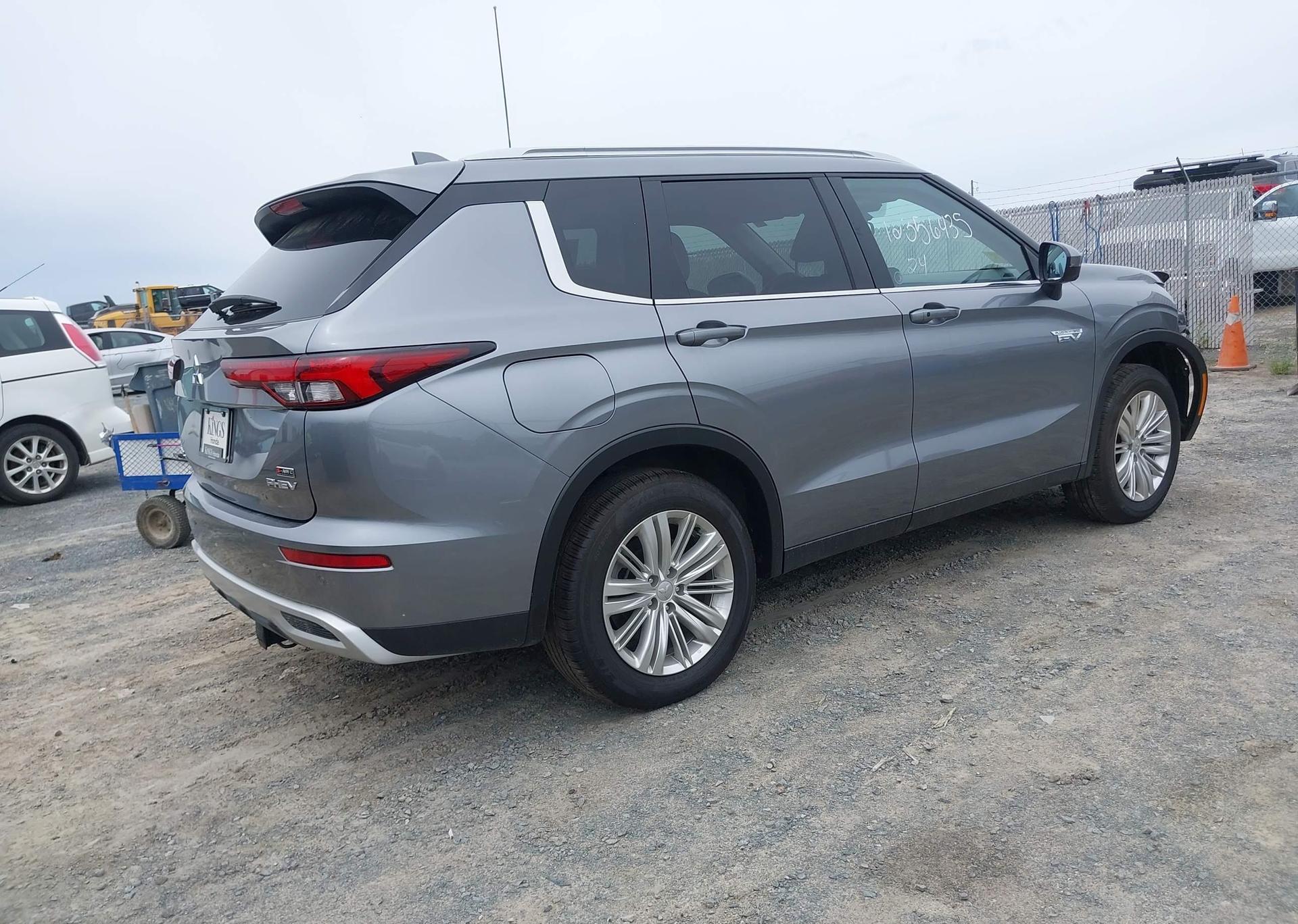 2024 MITSUBISHI OUTLANDER SE