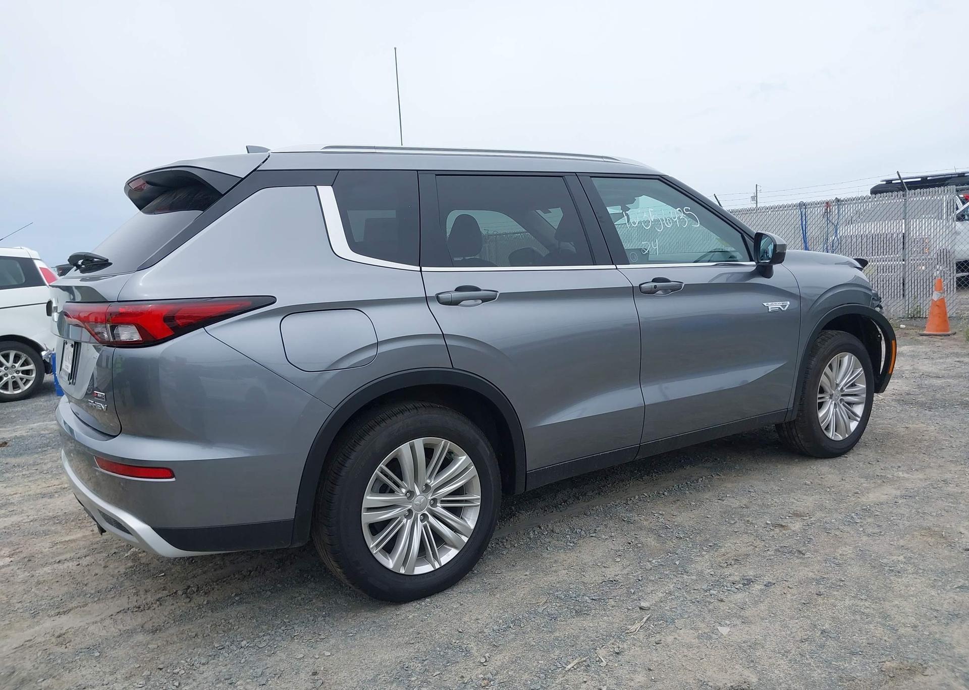 2024 MITSUBISHI OUTLANDER SE
