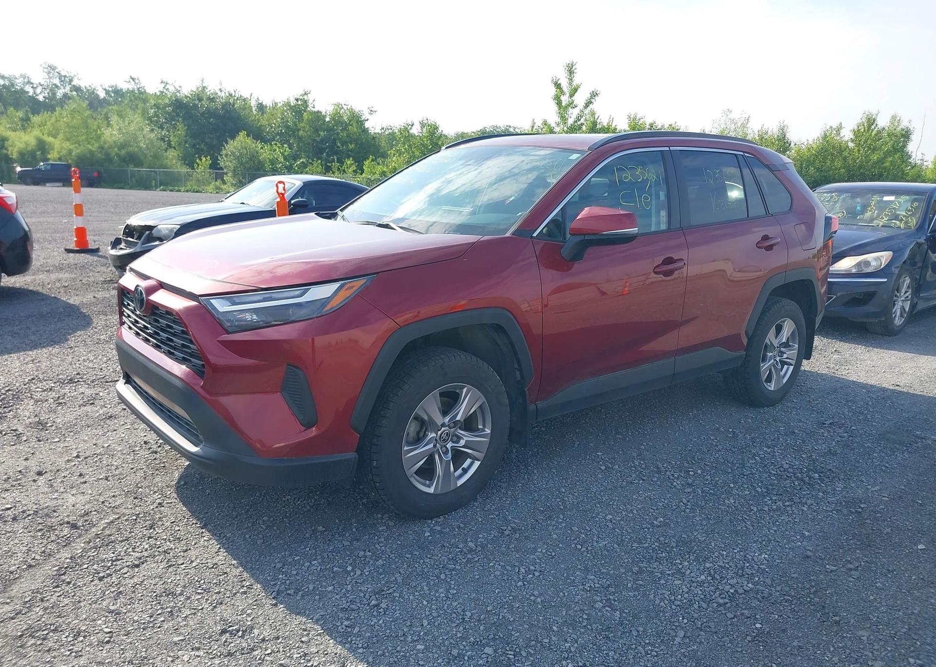 2022 TOYOTA RAV4 XLE