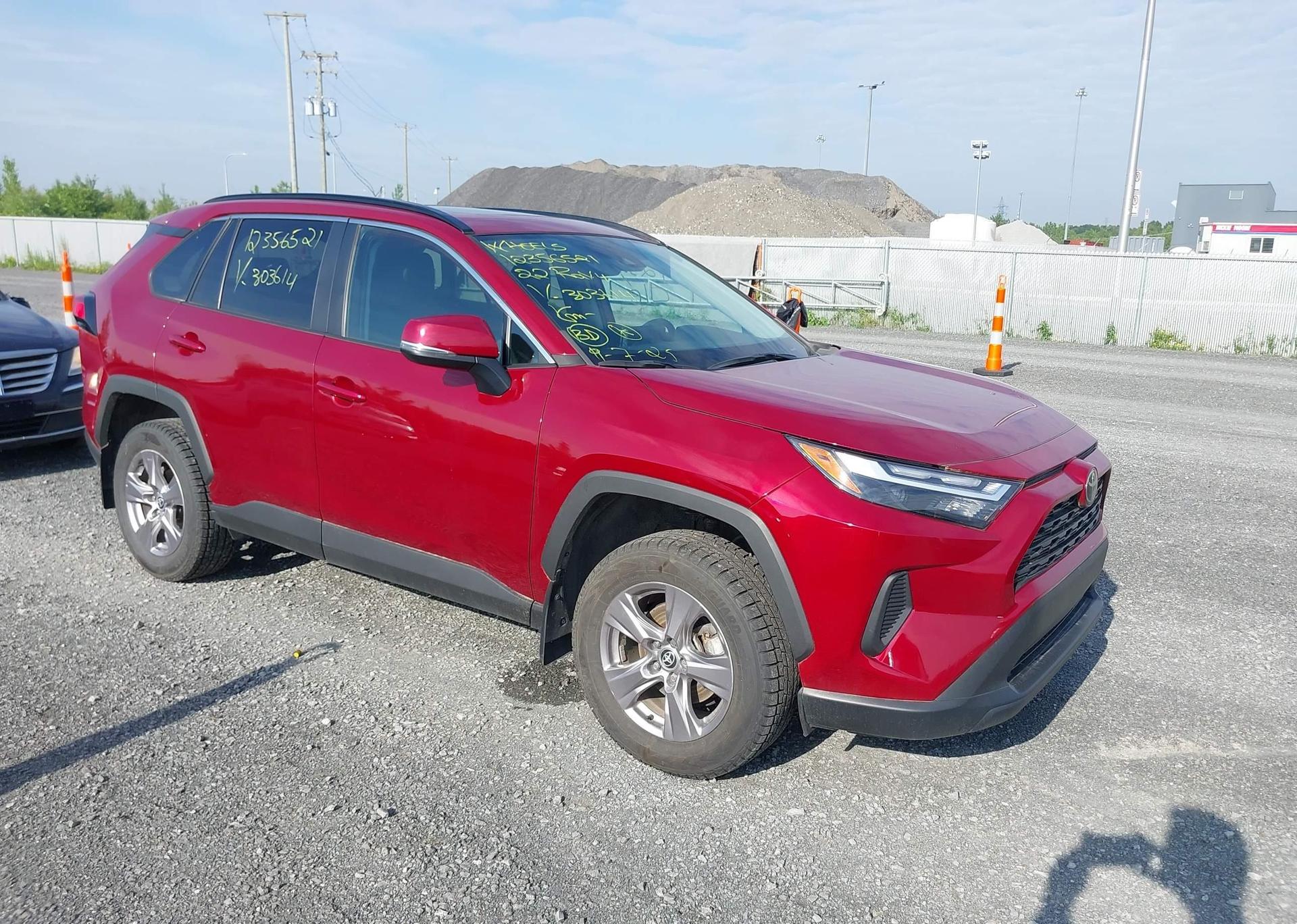 2022 TOYOTA RAV4 XLE