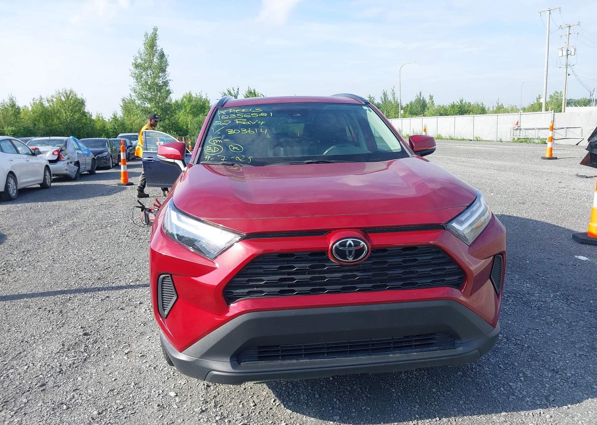2022 TOYOTA RAV4 XLE