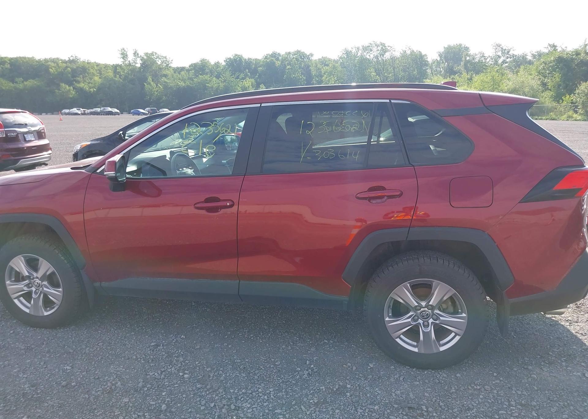 2022 TOYOTA RAV4 XLE