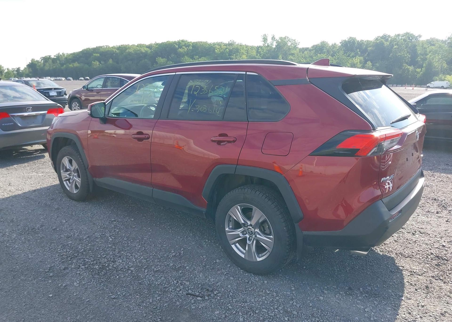 2022 TOYOTA RAV4 XLE