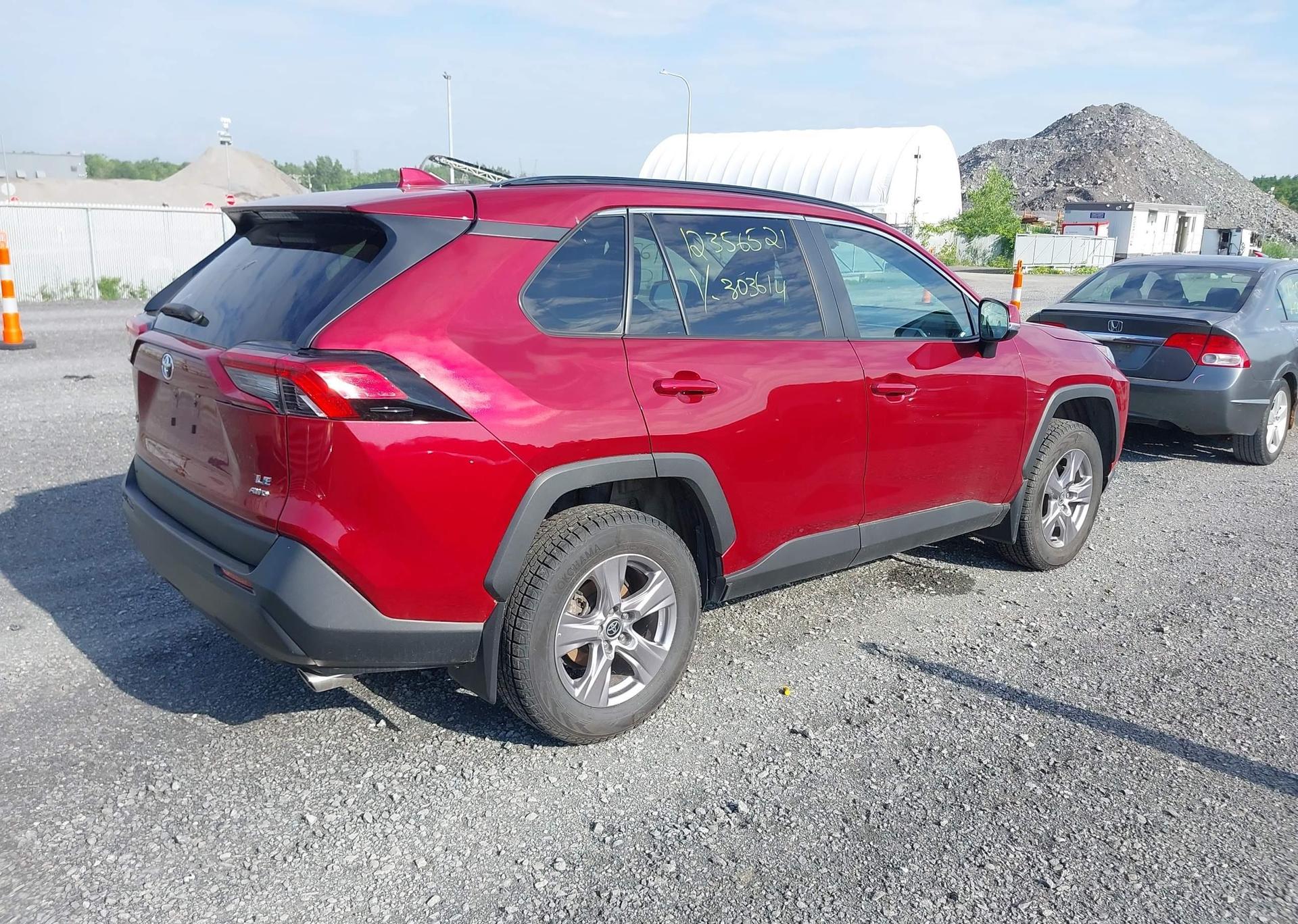 2022 TOYOTA RAV4 XLE