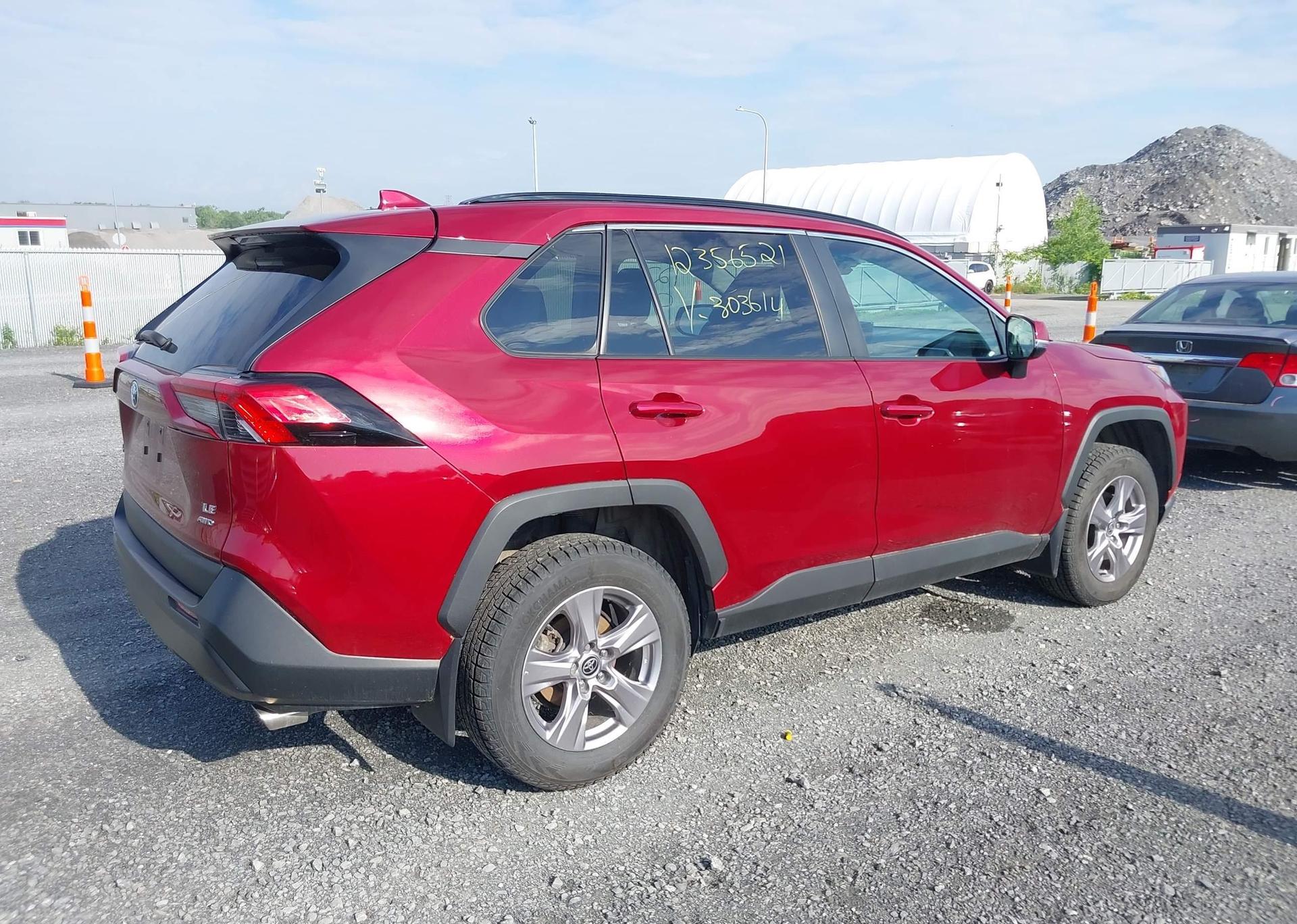 2022 TOYOTA RAV4 XLE