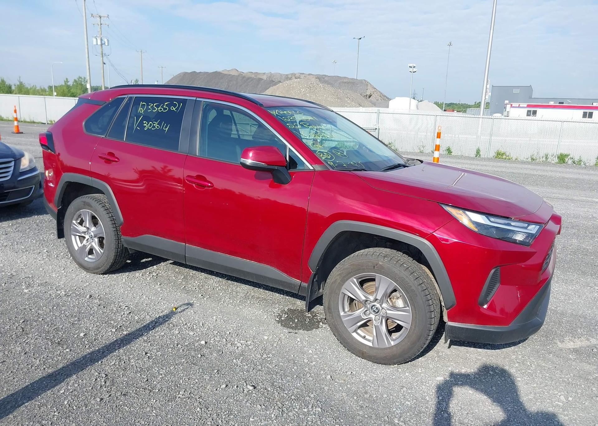 2022 TOYOTA RAV4 XLE