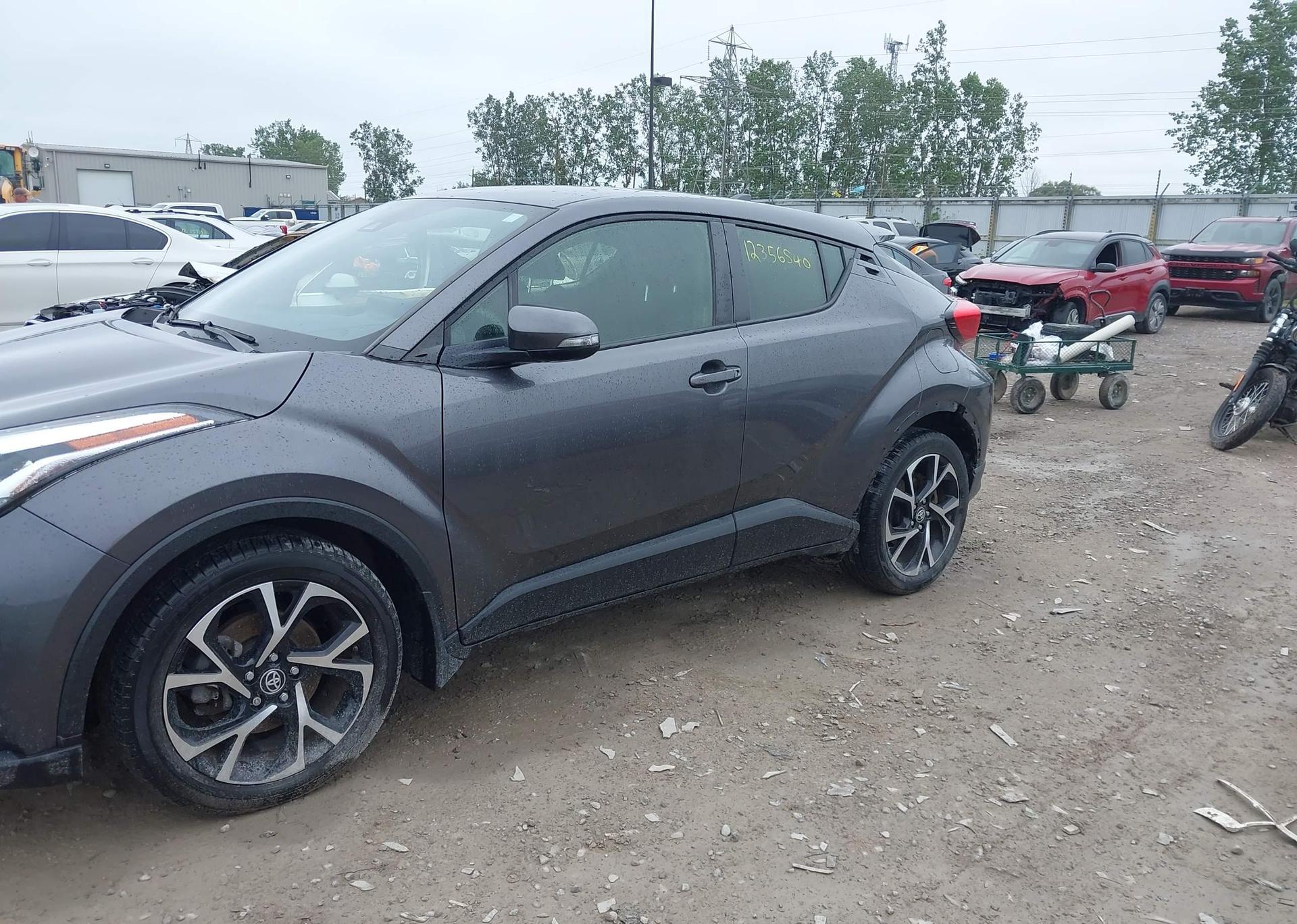 2021 TOYOTA C-HR XLE
