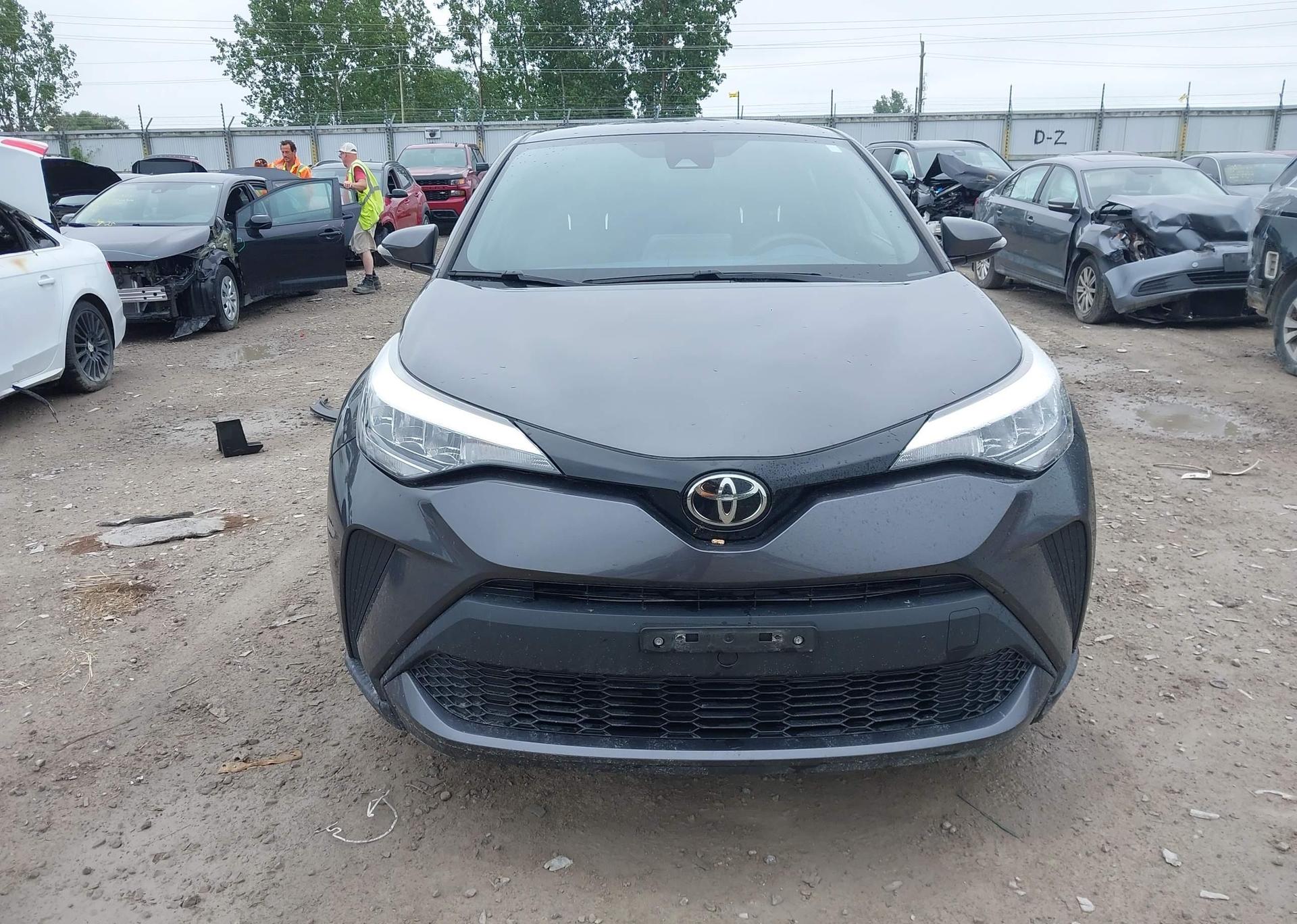 2021 TOYOTA C-HR XLE
