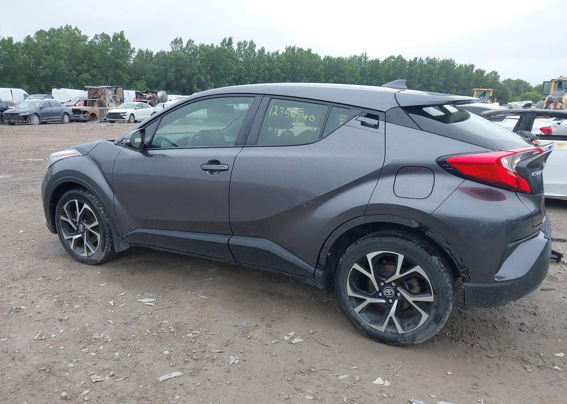 2021 TOYOTA C-HR XLE