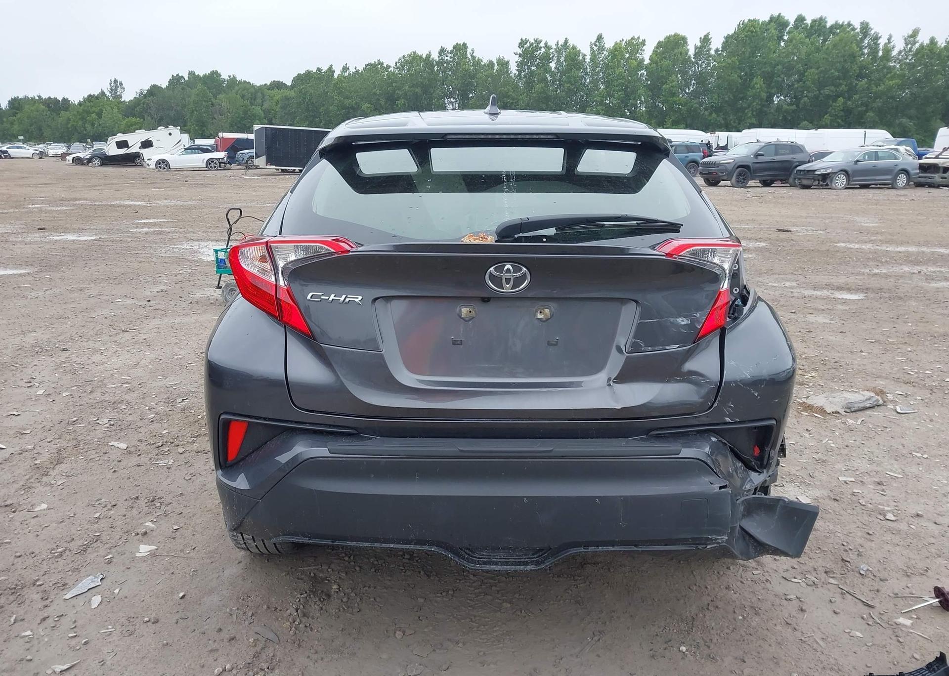 2021 TOYOTA C-HR XLE