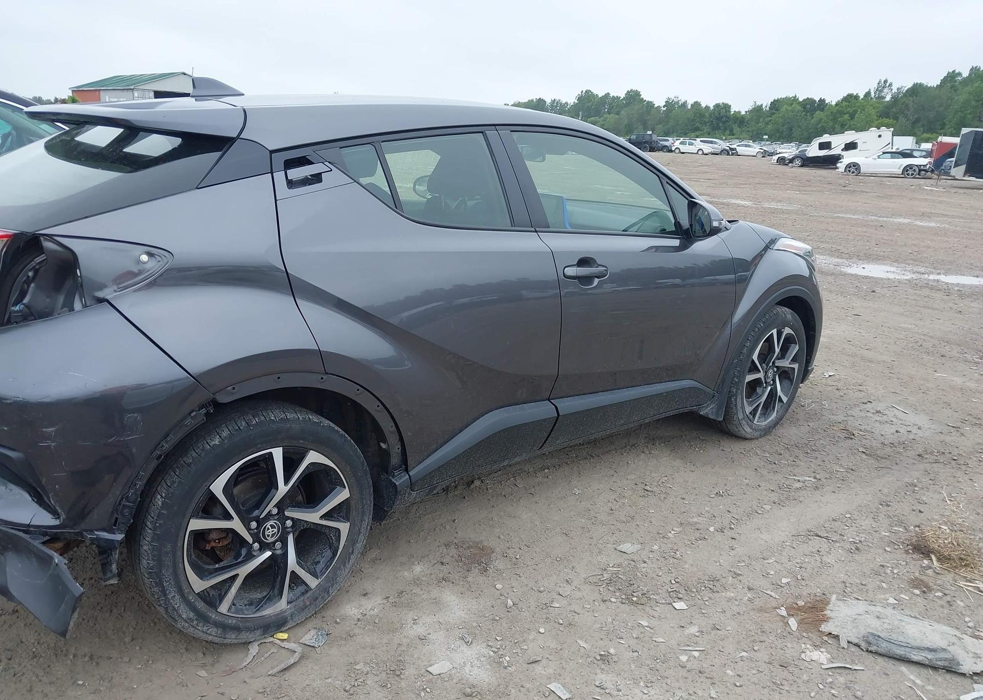 2021 TOYOTA C-HR XLE
