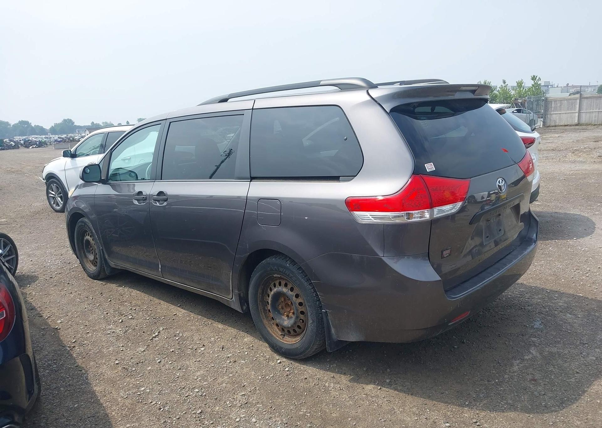 2012 TOYOTA SIENNA