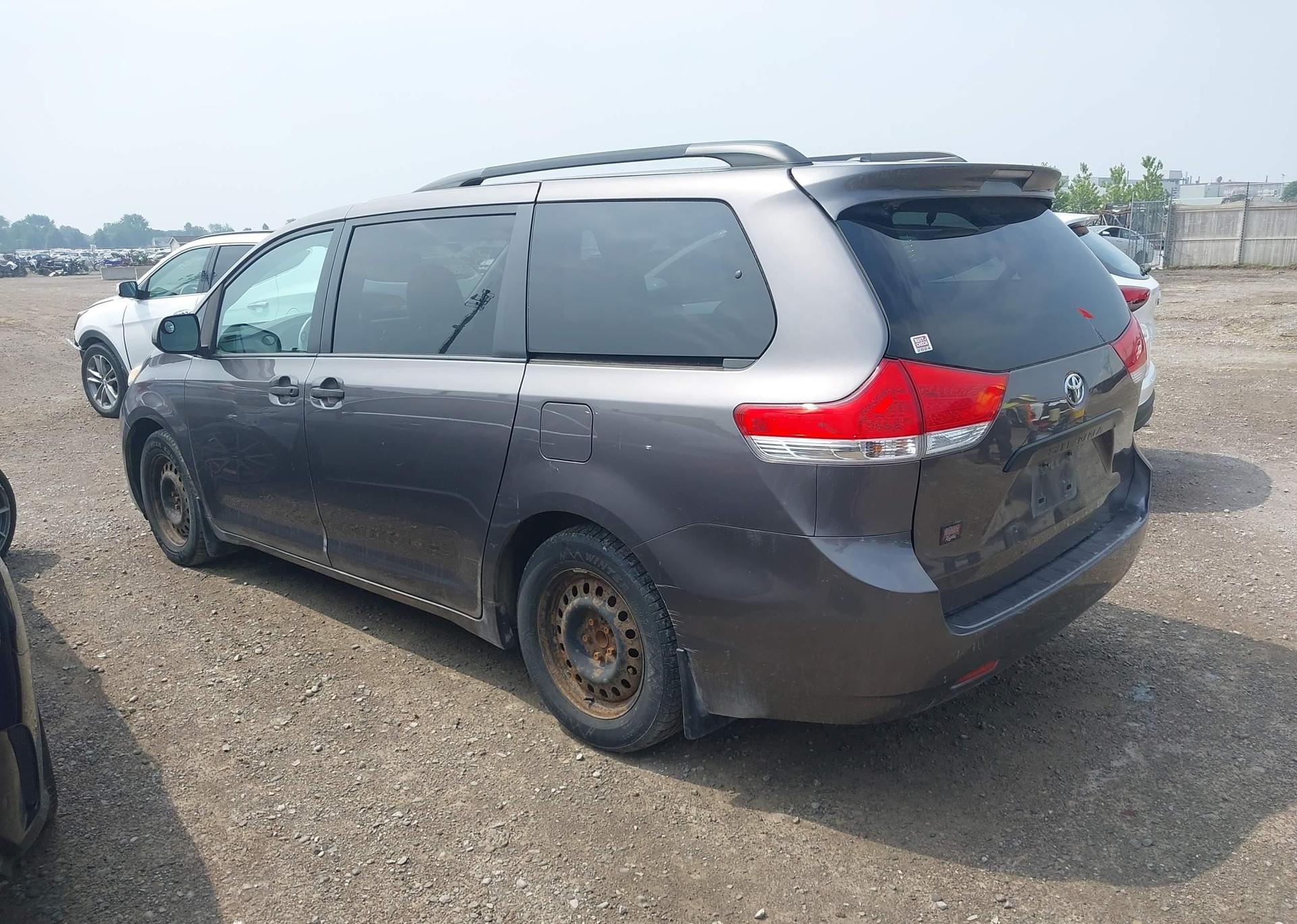 2012 TOYOTA SIENNA