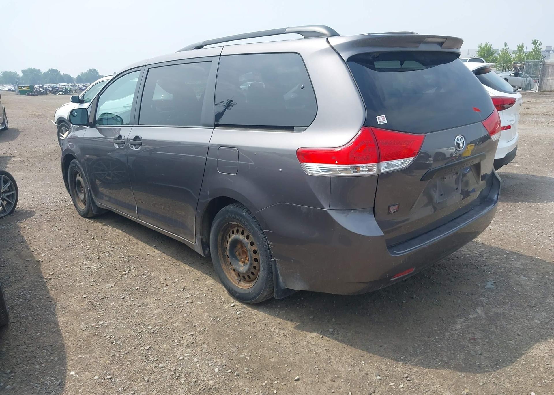 2012 TOYOTA SIENNA