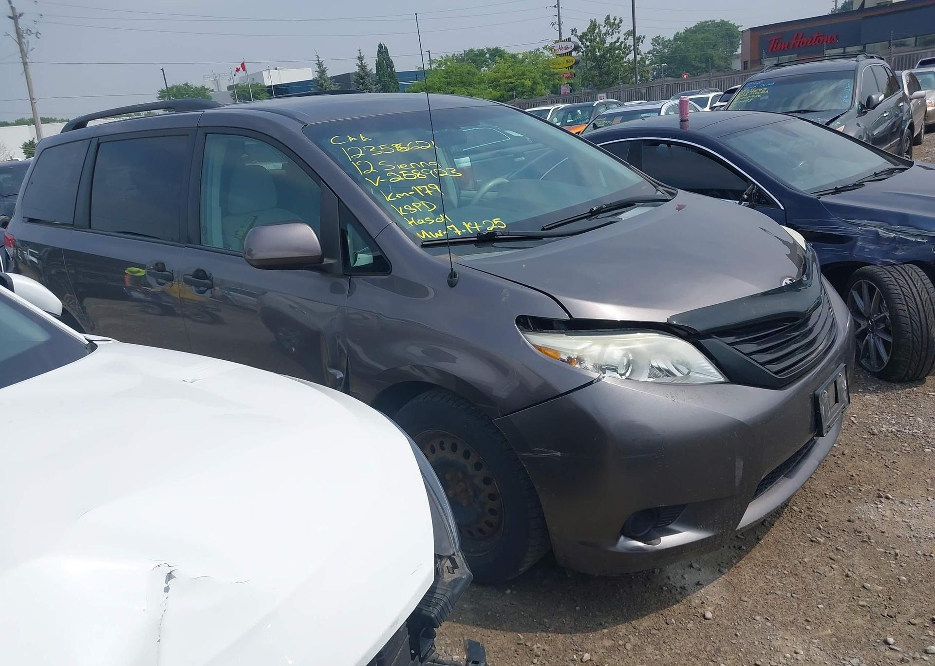 2012 TOYOTA SIENNA