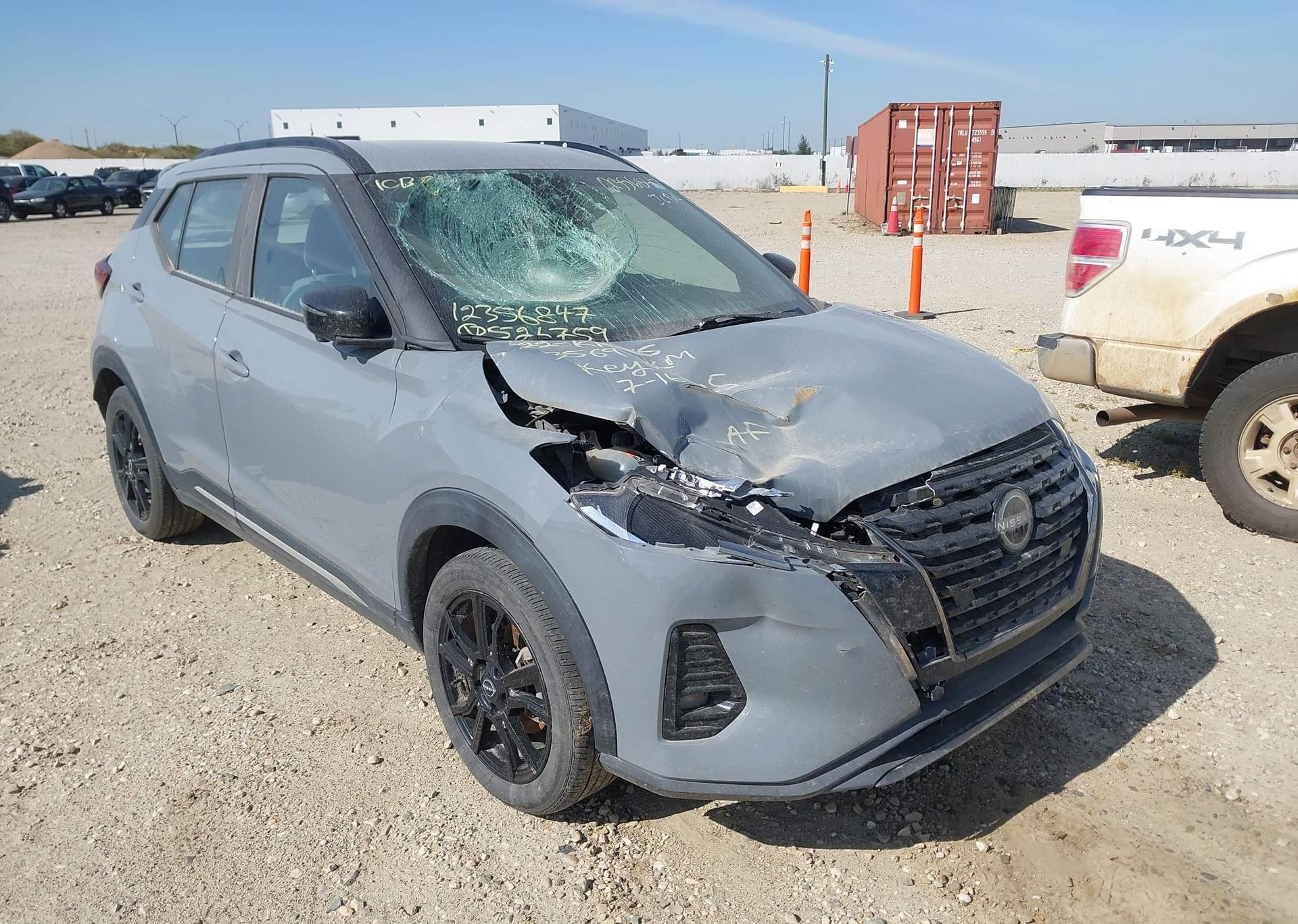 2022 NISSAN KICKS SR