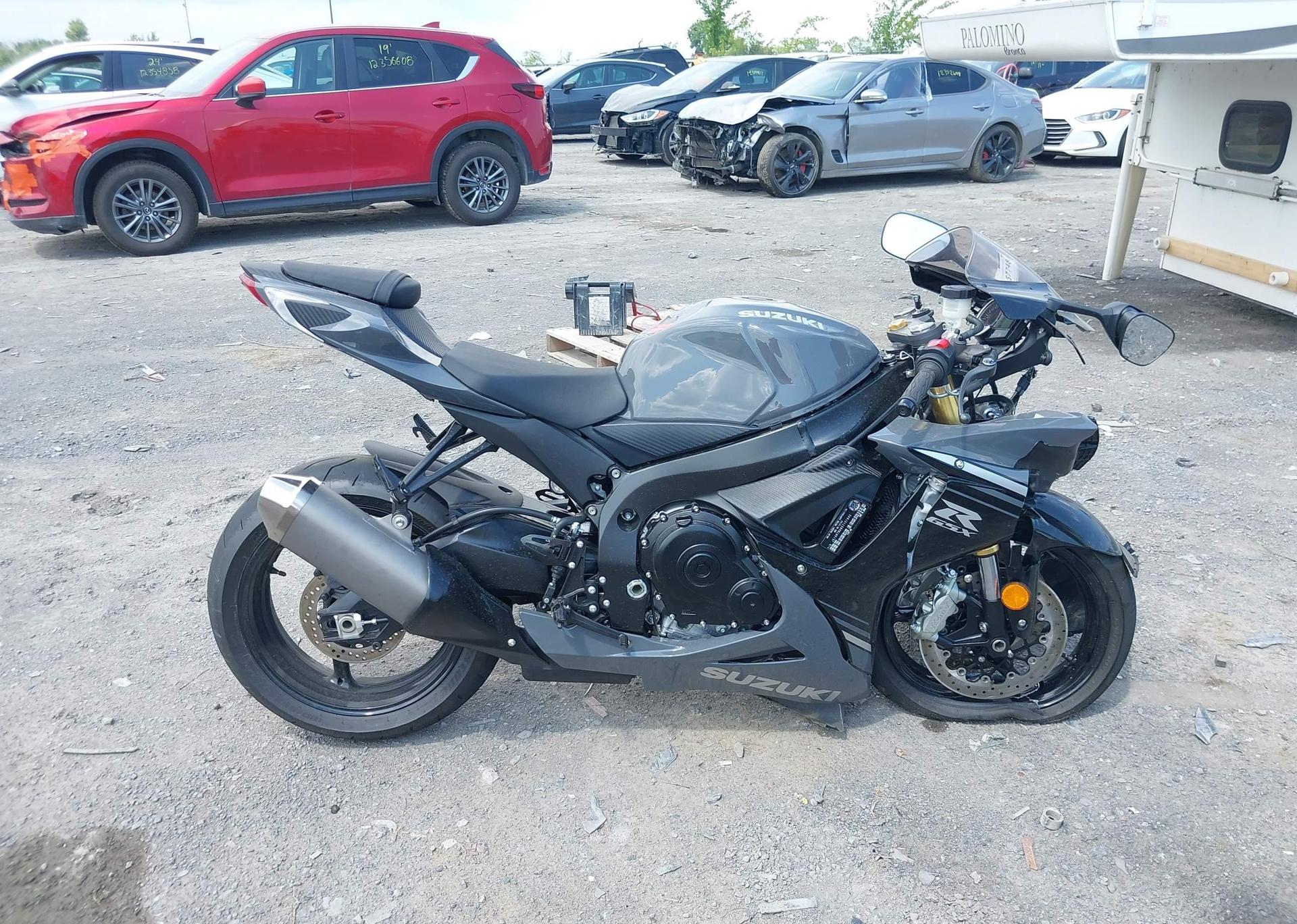 2025 SUZUKI GSX-R750