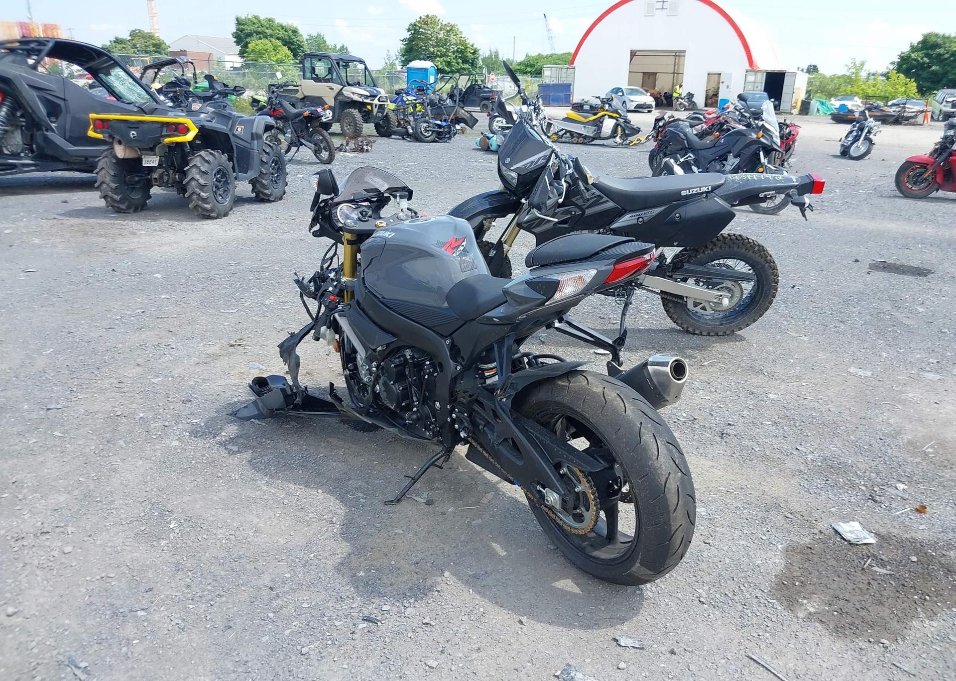 2025 SUZUKI GSX-R750