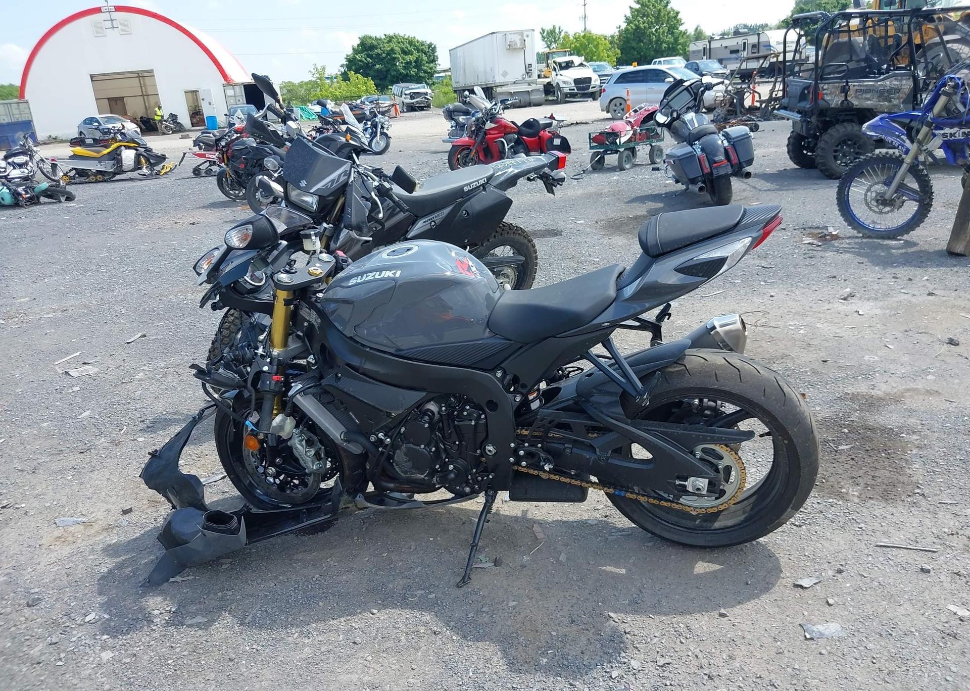 2025 SUZUKI GSX-R750
