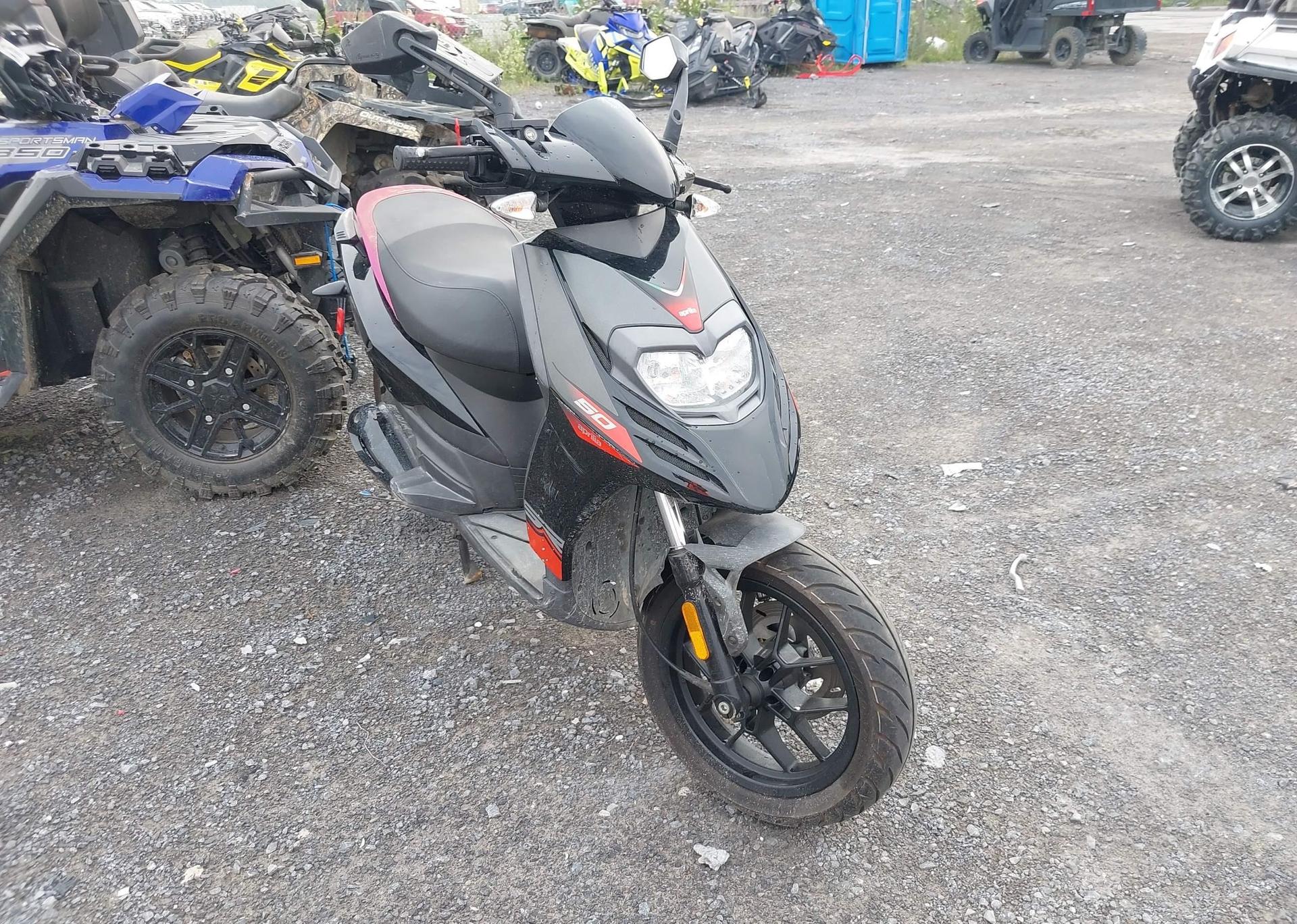 2022 APRILIA SR MOTARD 50