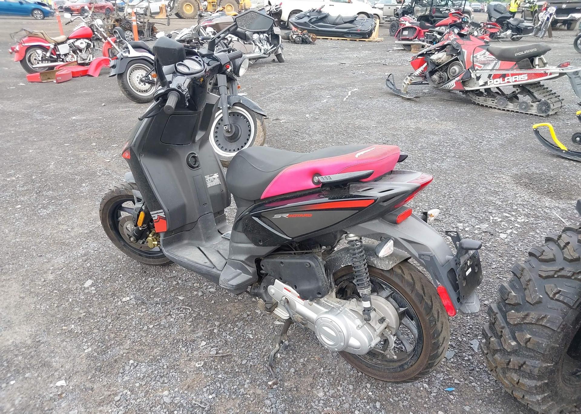 2022 APRILIA SR MOTARD 50