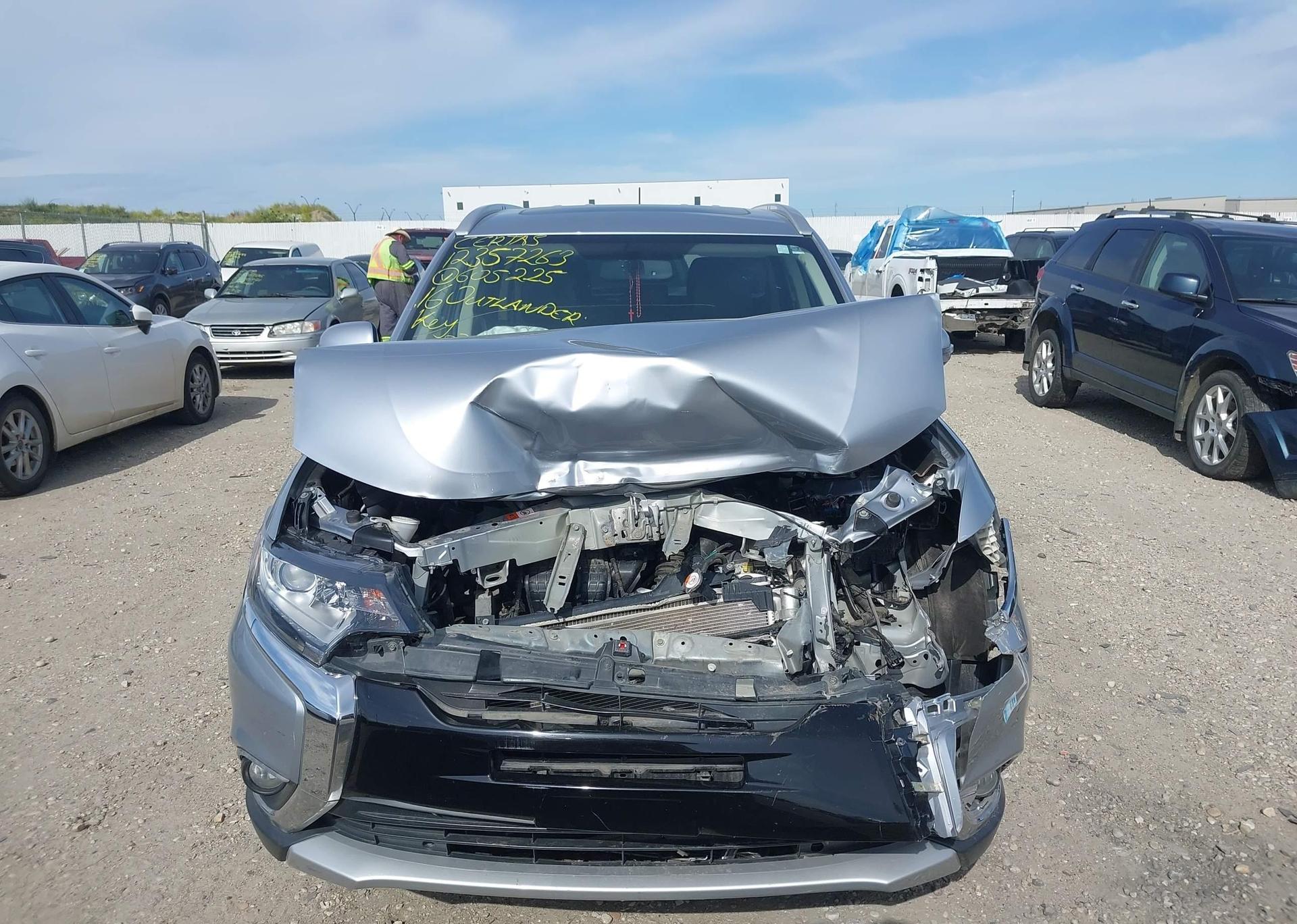 2016 MITSUBISHI OUTLANDER ES
