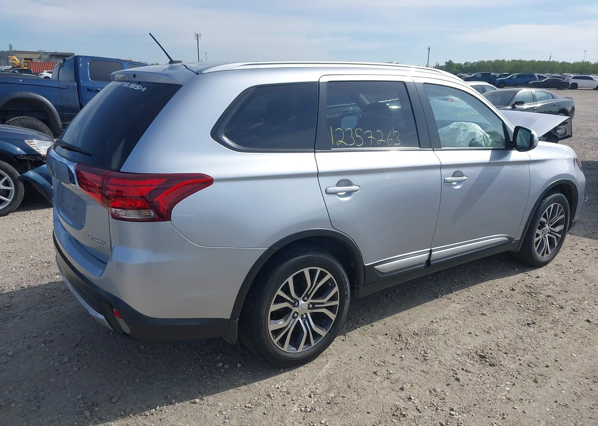 2016 MITSUBISHI OUTLANDER ES
