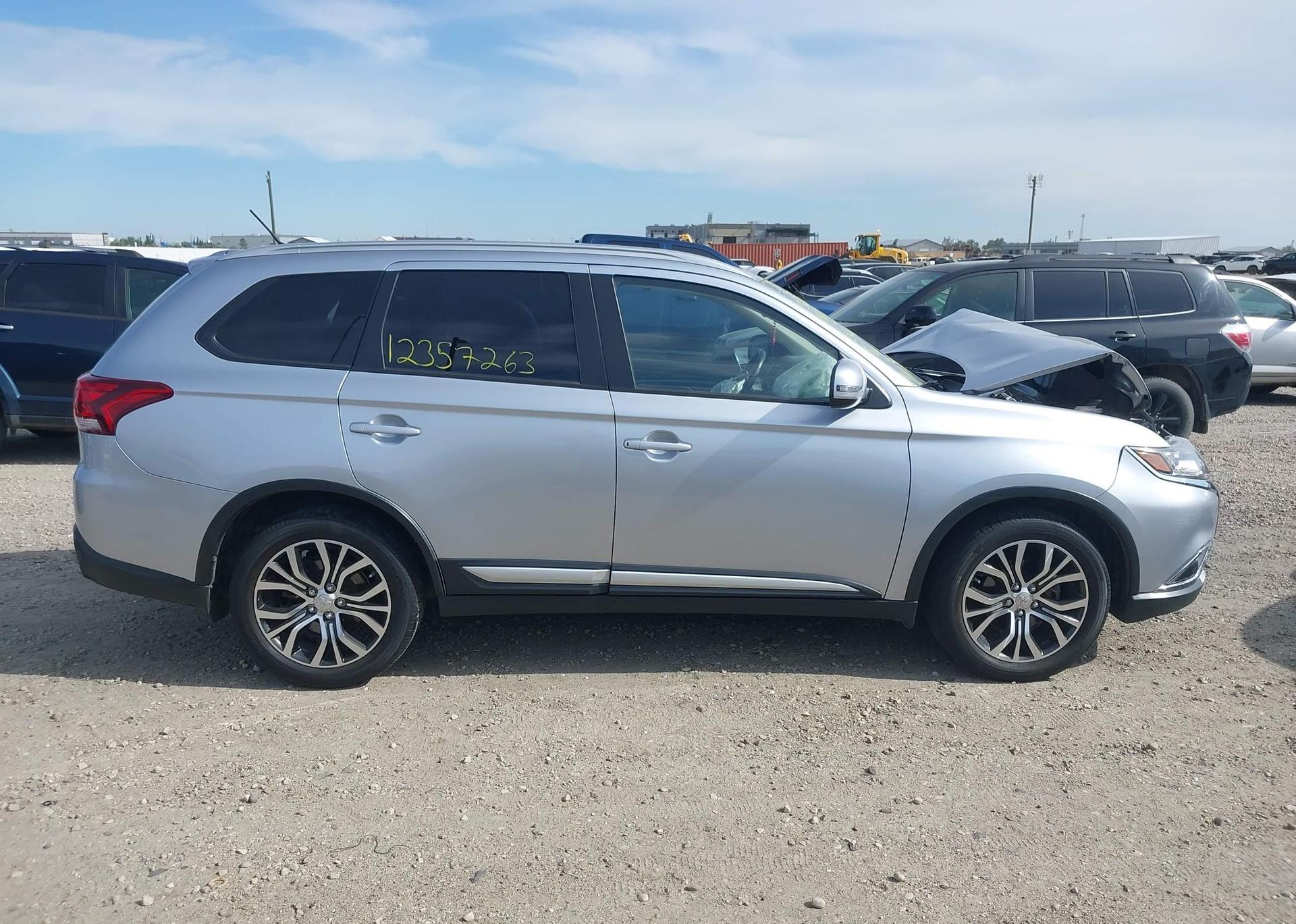 2016 MITSUBISHI OUTLANDER ES