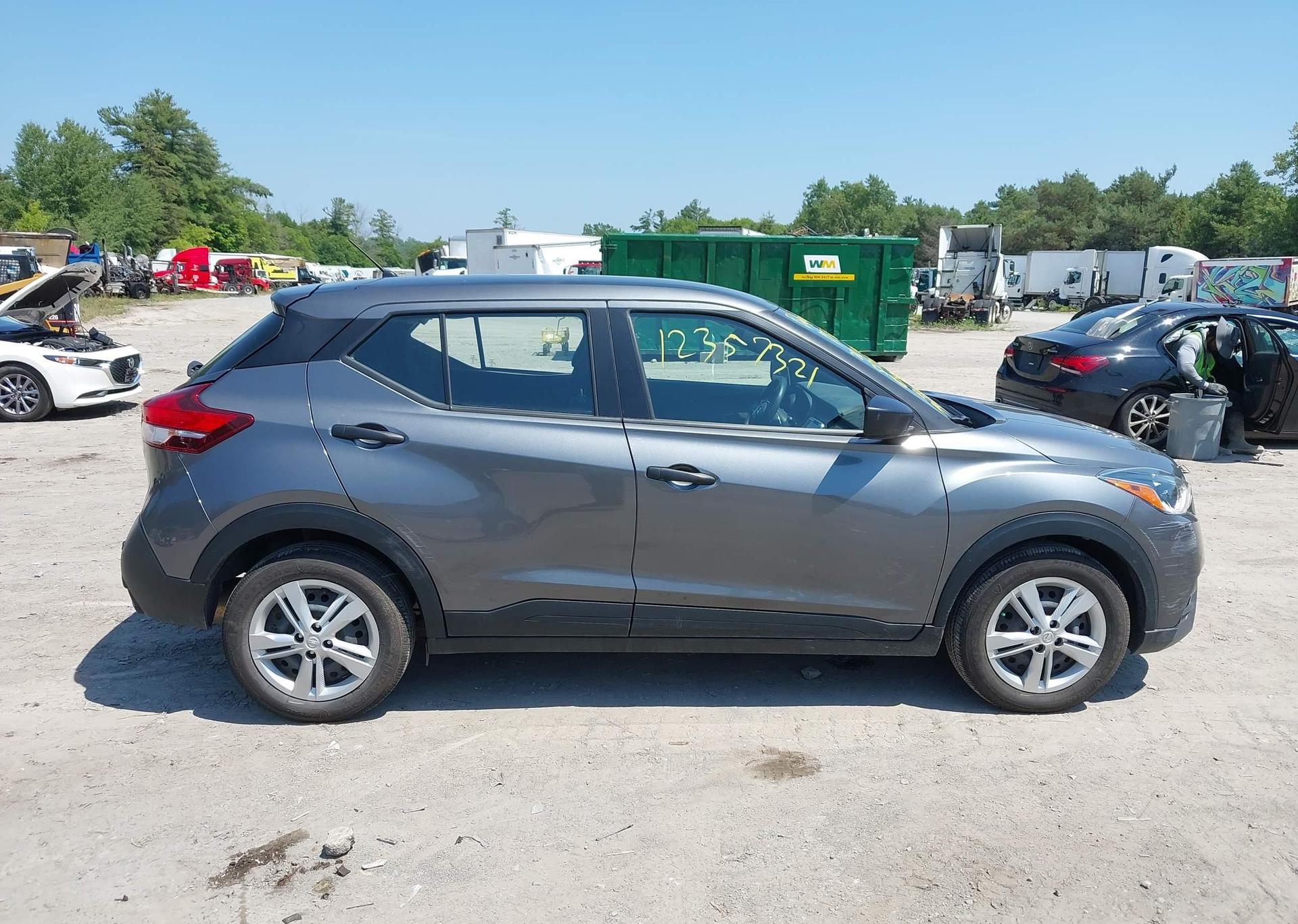 2020 NISSAN KICKS