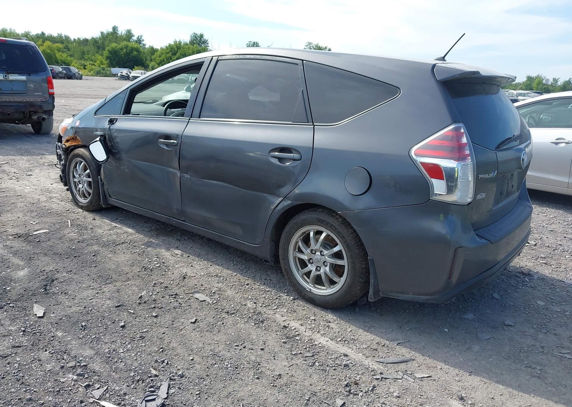 2016 TOYOTA PRIUS V