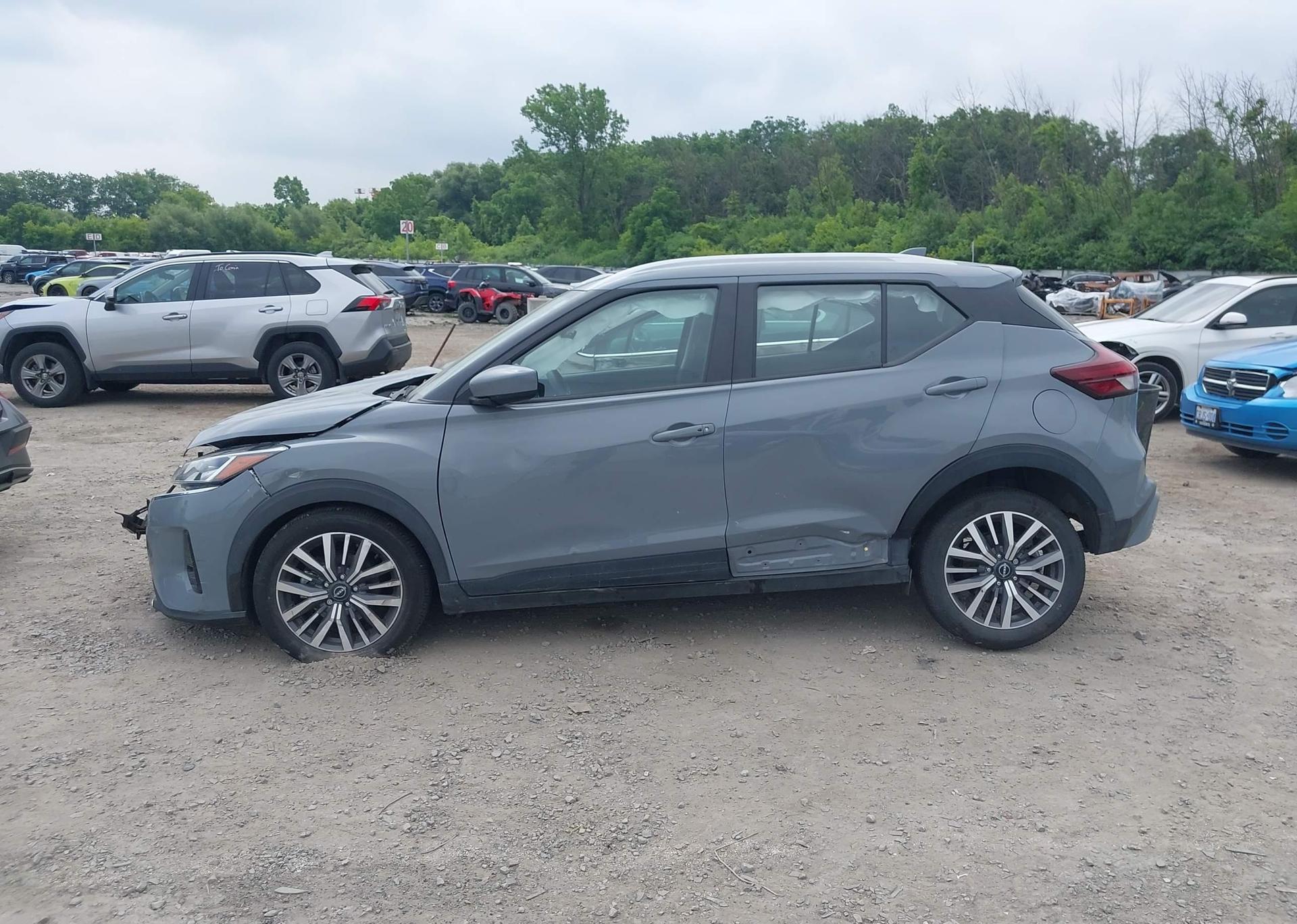 2024 NISSAN KICKS
